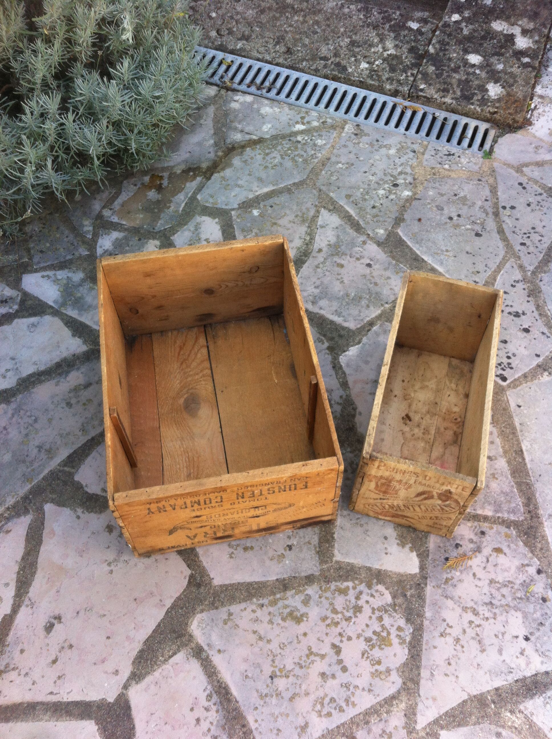 Lot 2 wooden crates