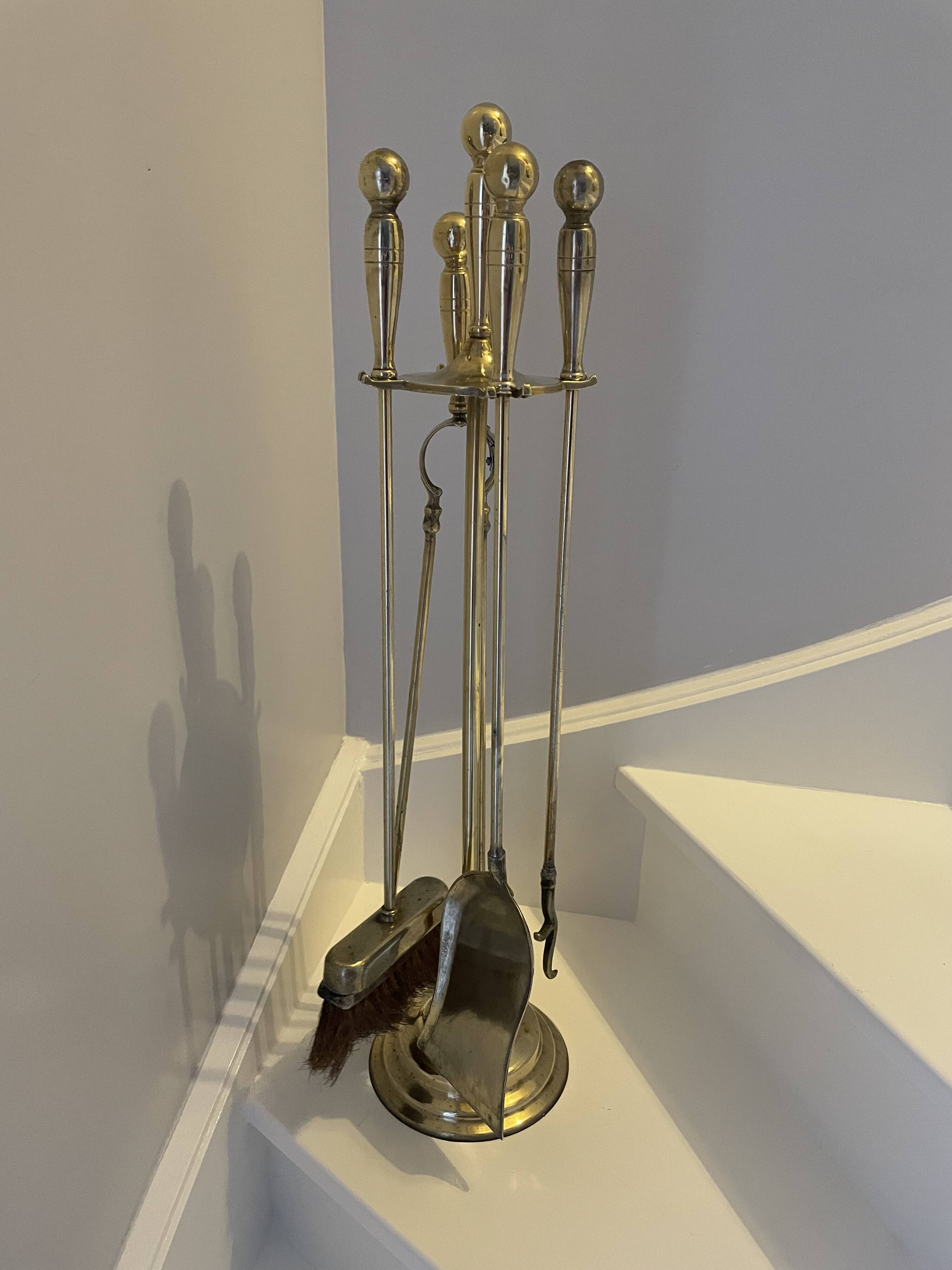 Brass fireplace servant and its 4 accessories