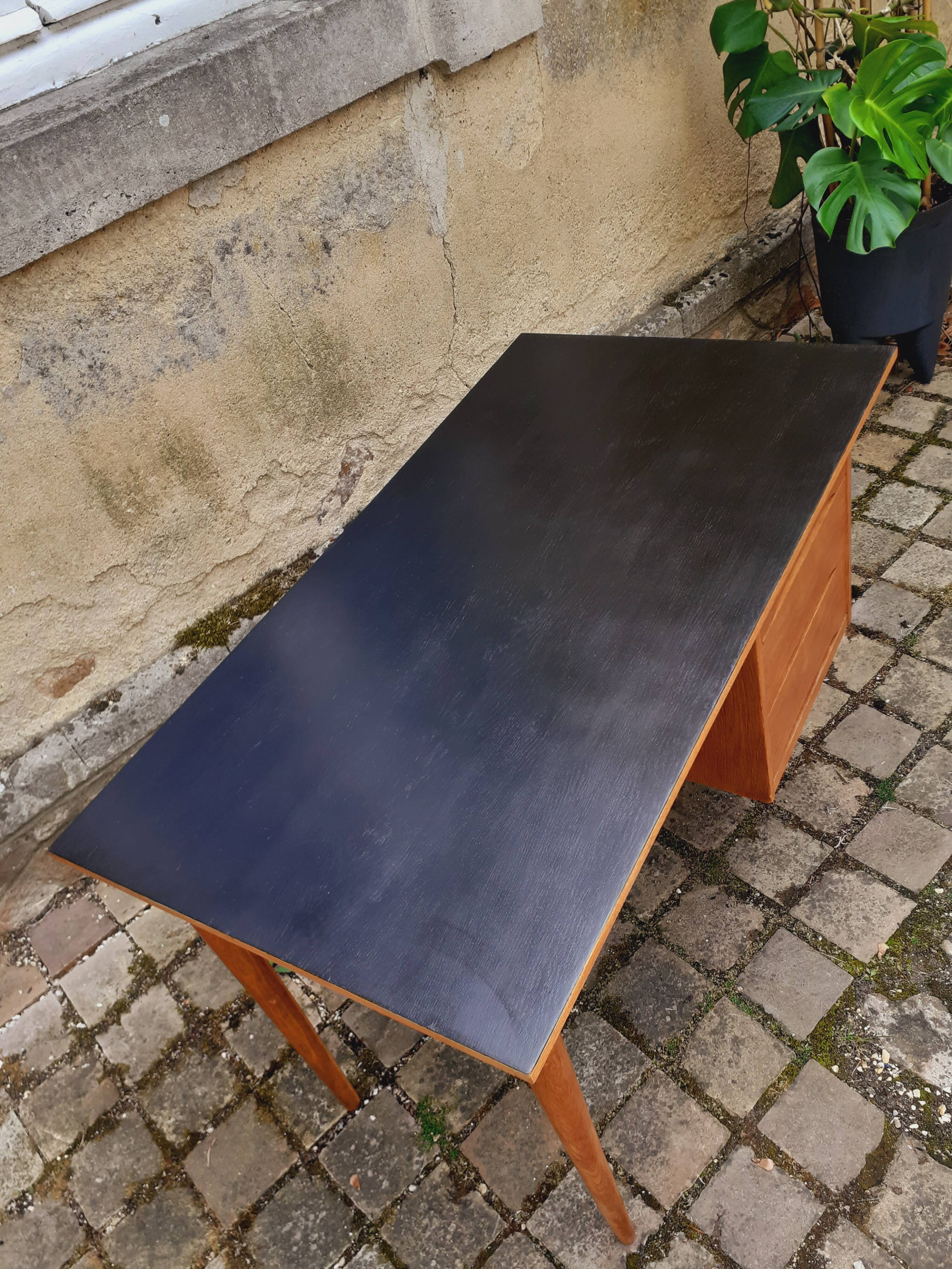 Bureau en chêne vintage année 70 Roumanie.