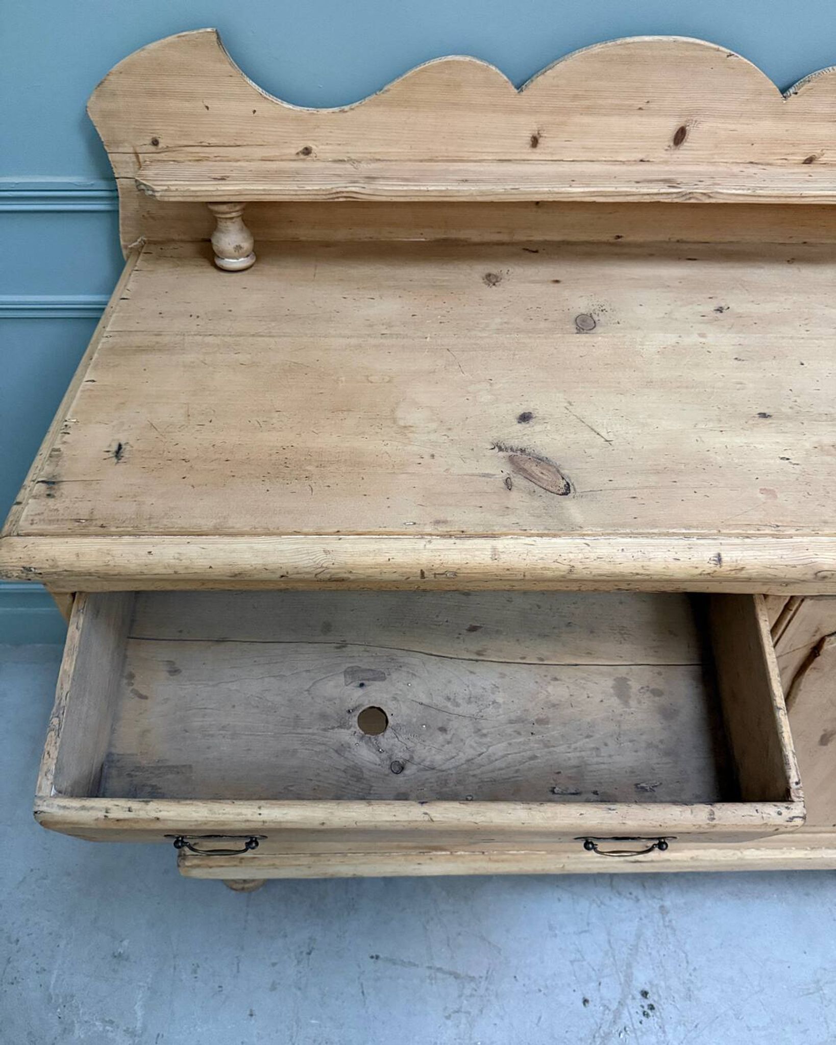 Large English chest of drawers (renovated)