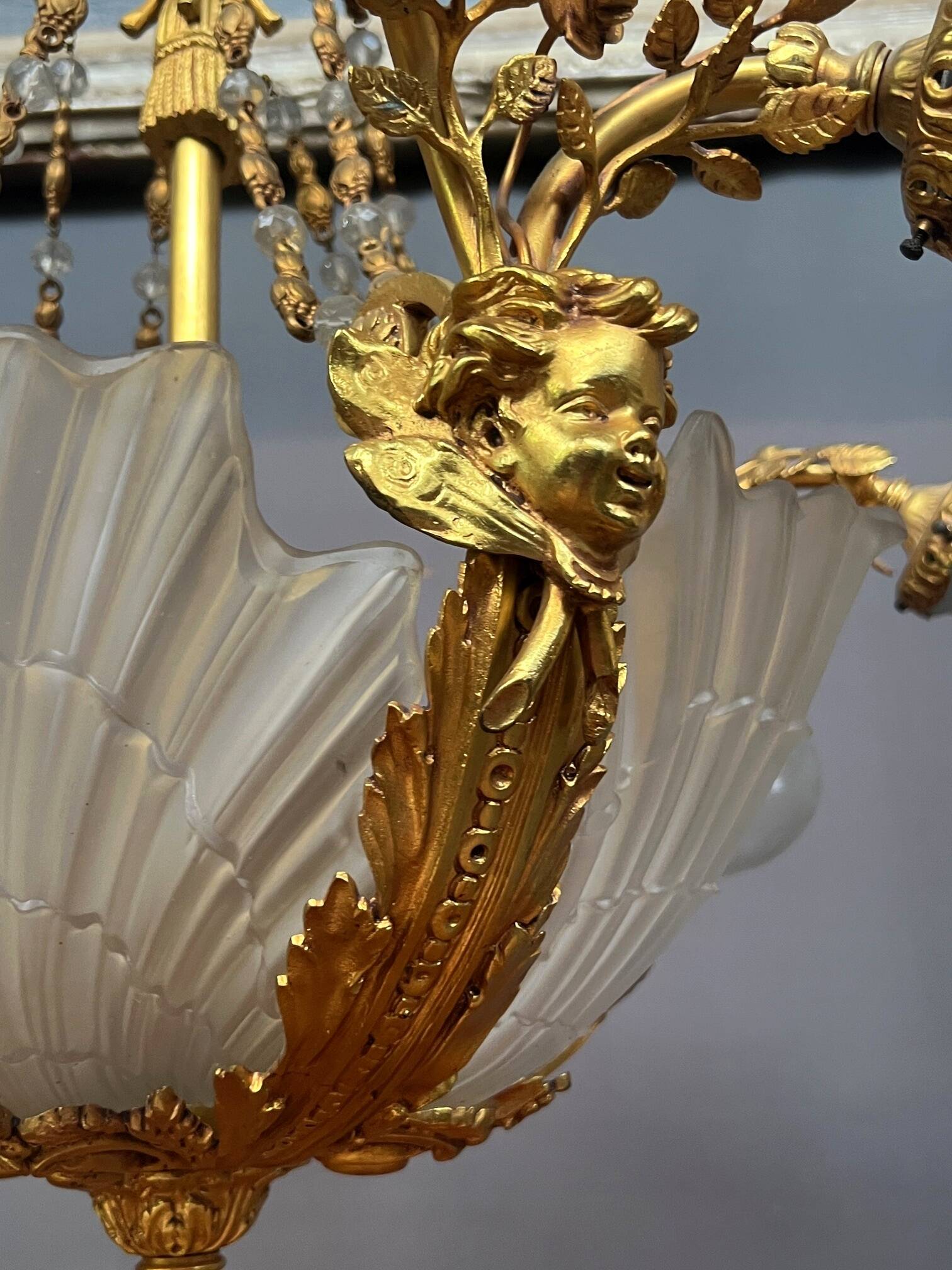 Golden bronze chandelier in Louis XVI style. 12 light points.