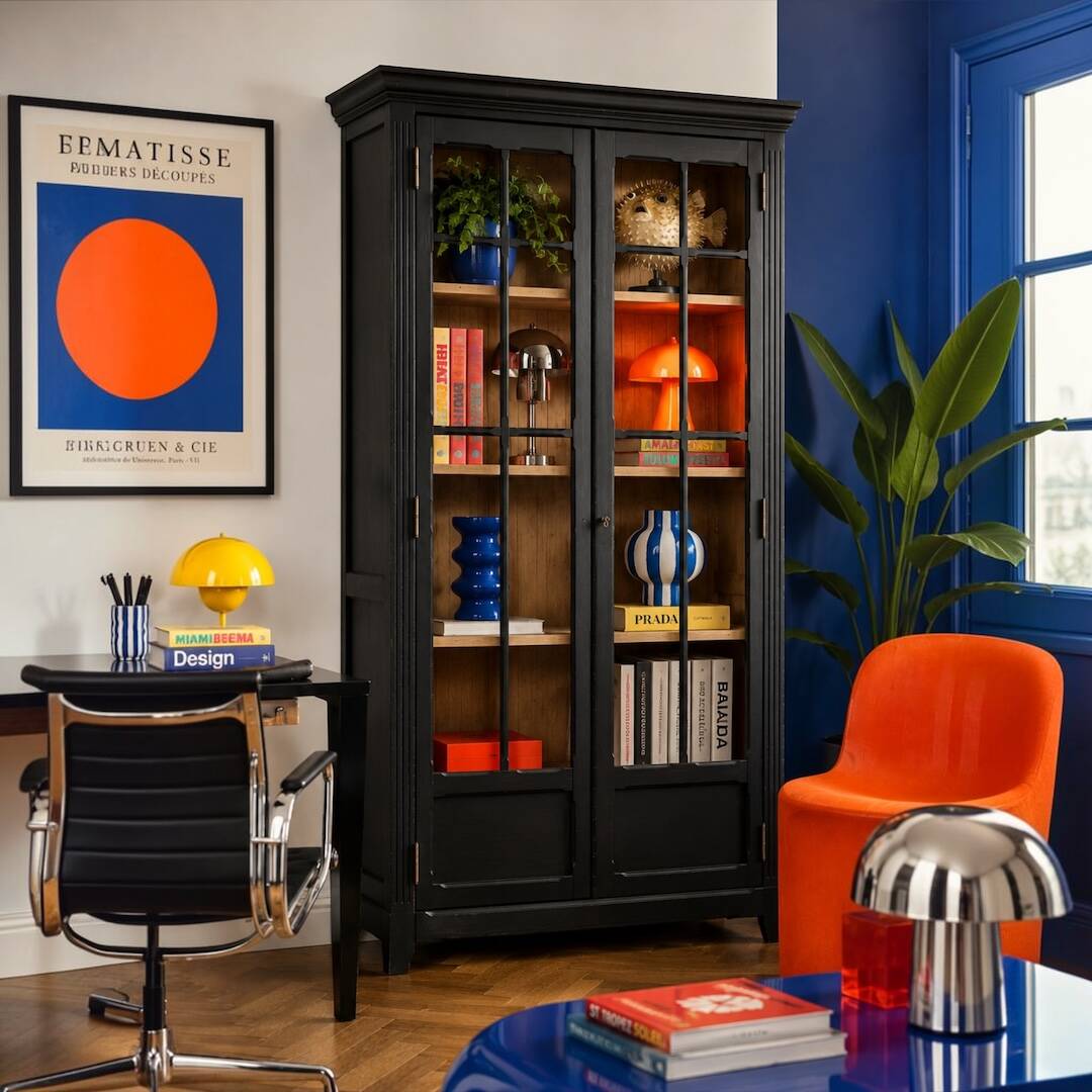 Armoire parisienne noire vitrée rénovée