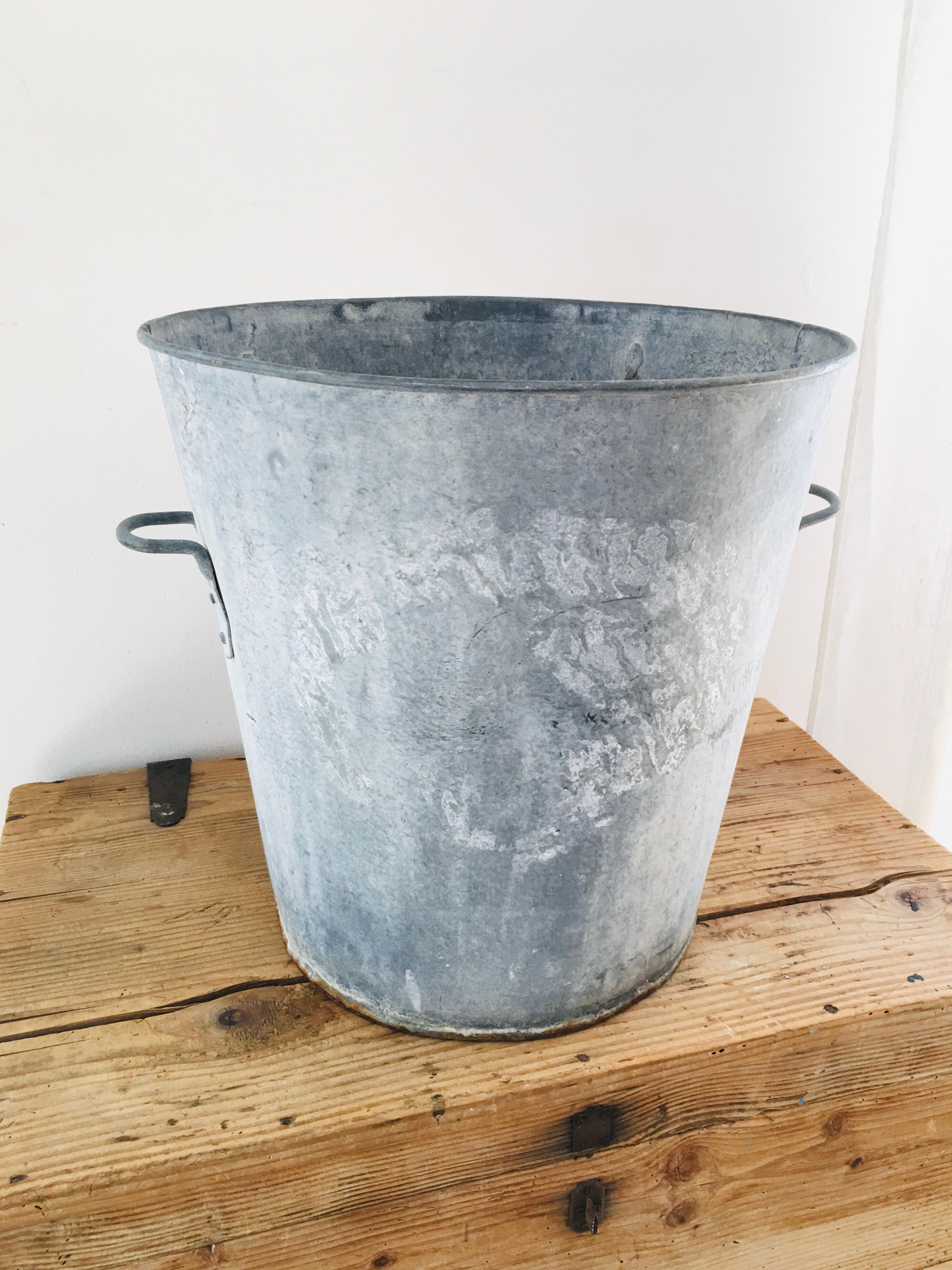 Zinc bucket