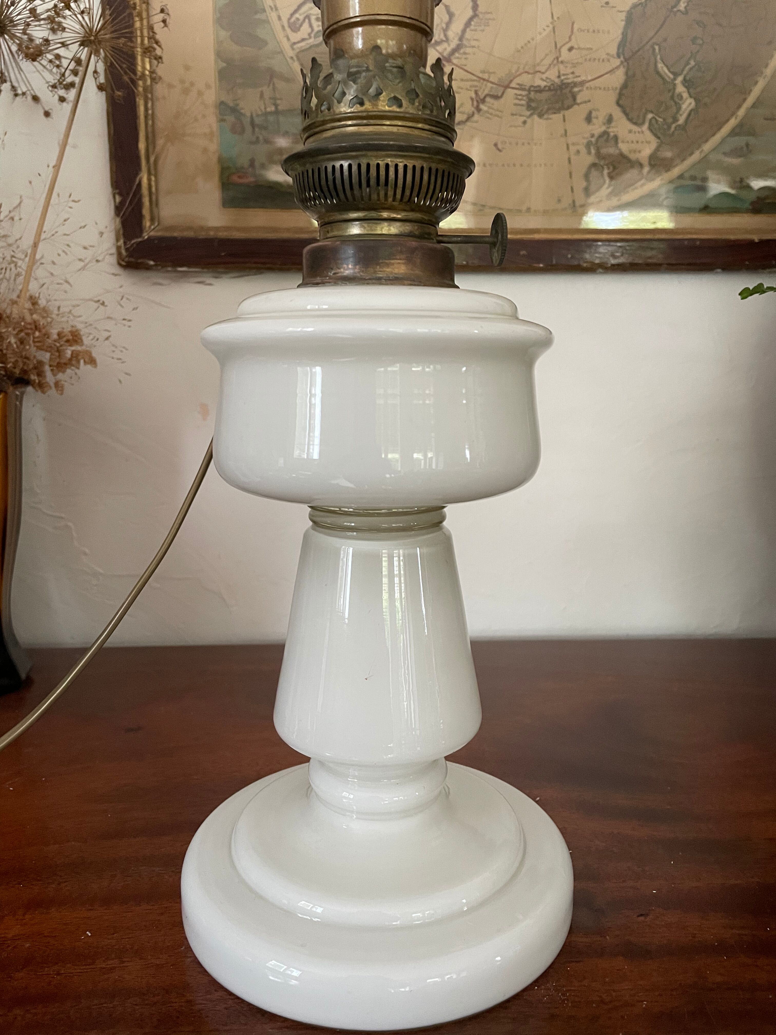 VINTAGE LAMPE DE Chevet Ambiance En Verre Opaline Blanche France