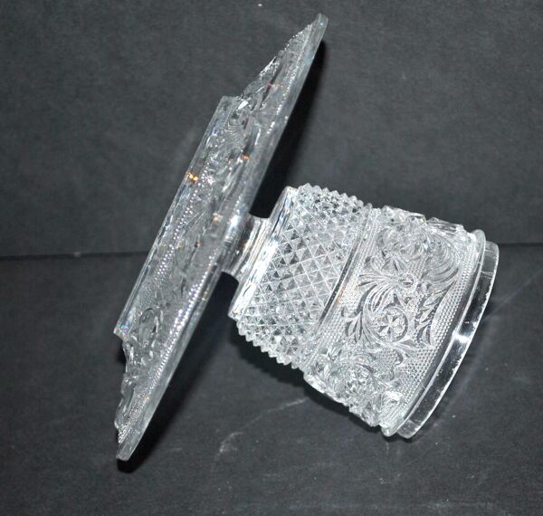 Moutardier baccarat ancien en cristal moulé aux arabesques sablé