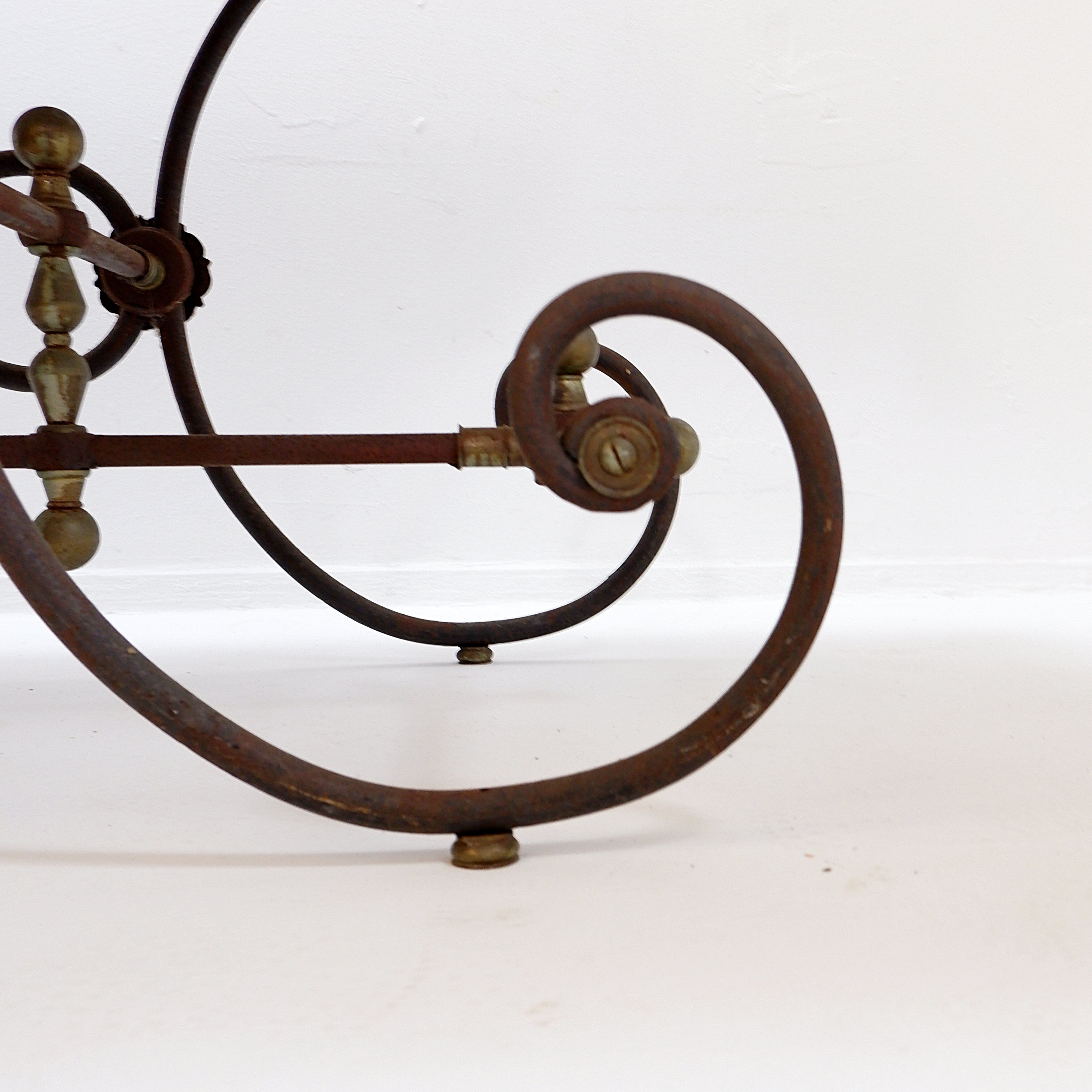 Large 19th-century French butcher's table in wrought iron and red marble