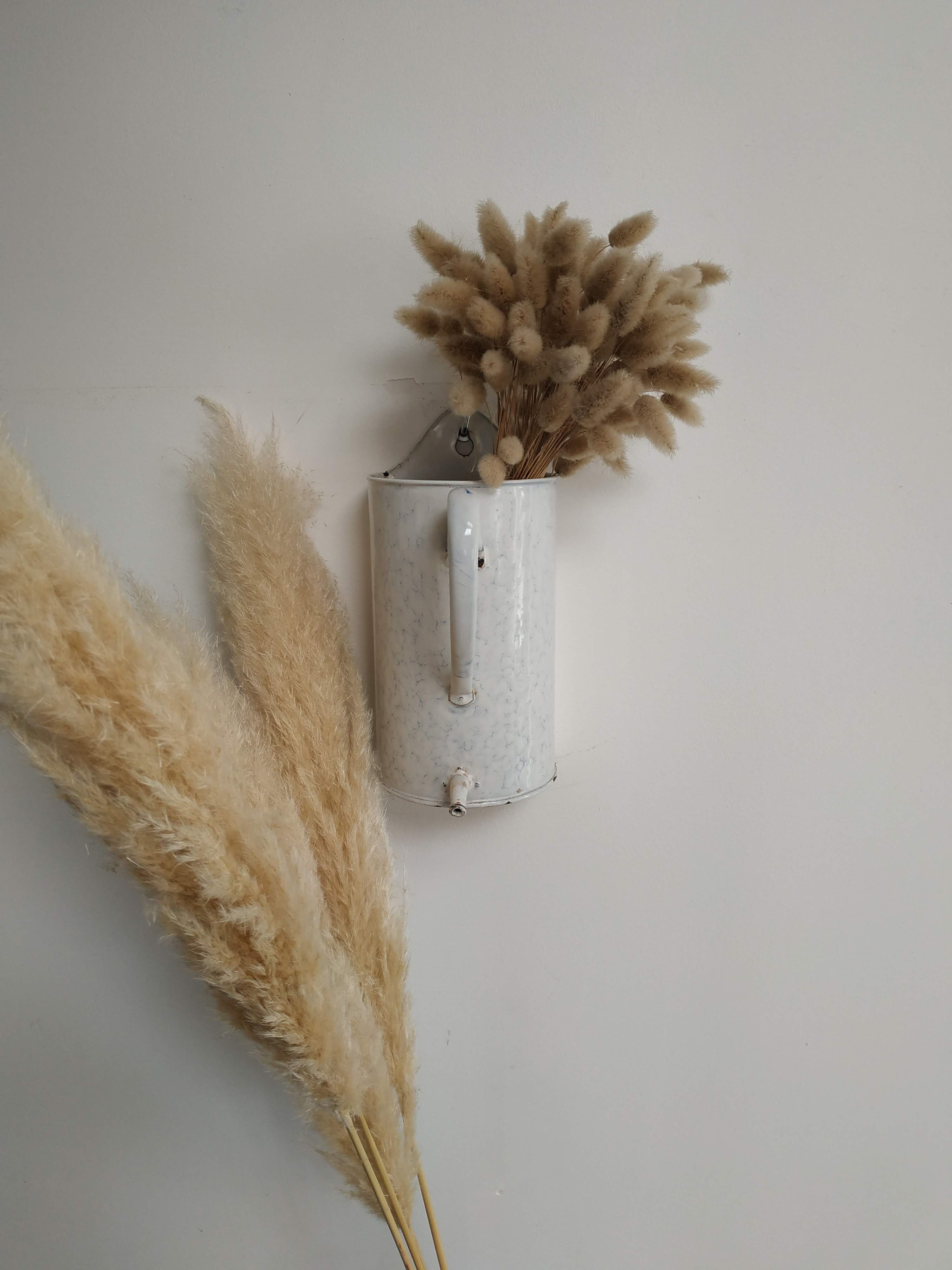 Fountain vintage metal enamelled