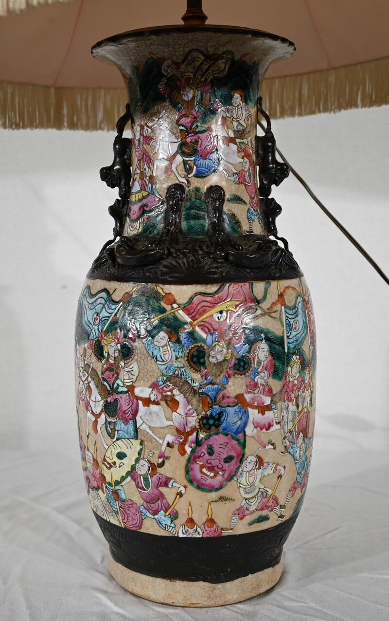 Porcelain lamp from Nanjing, China – Late nineteenth century