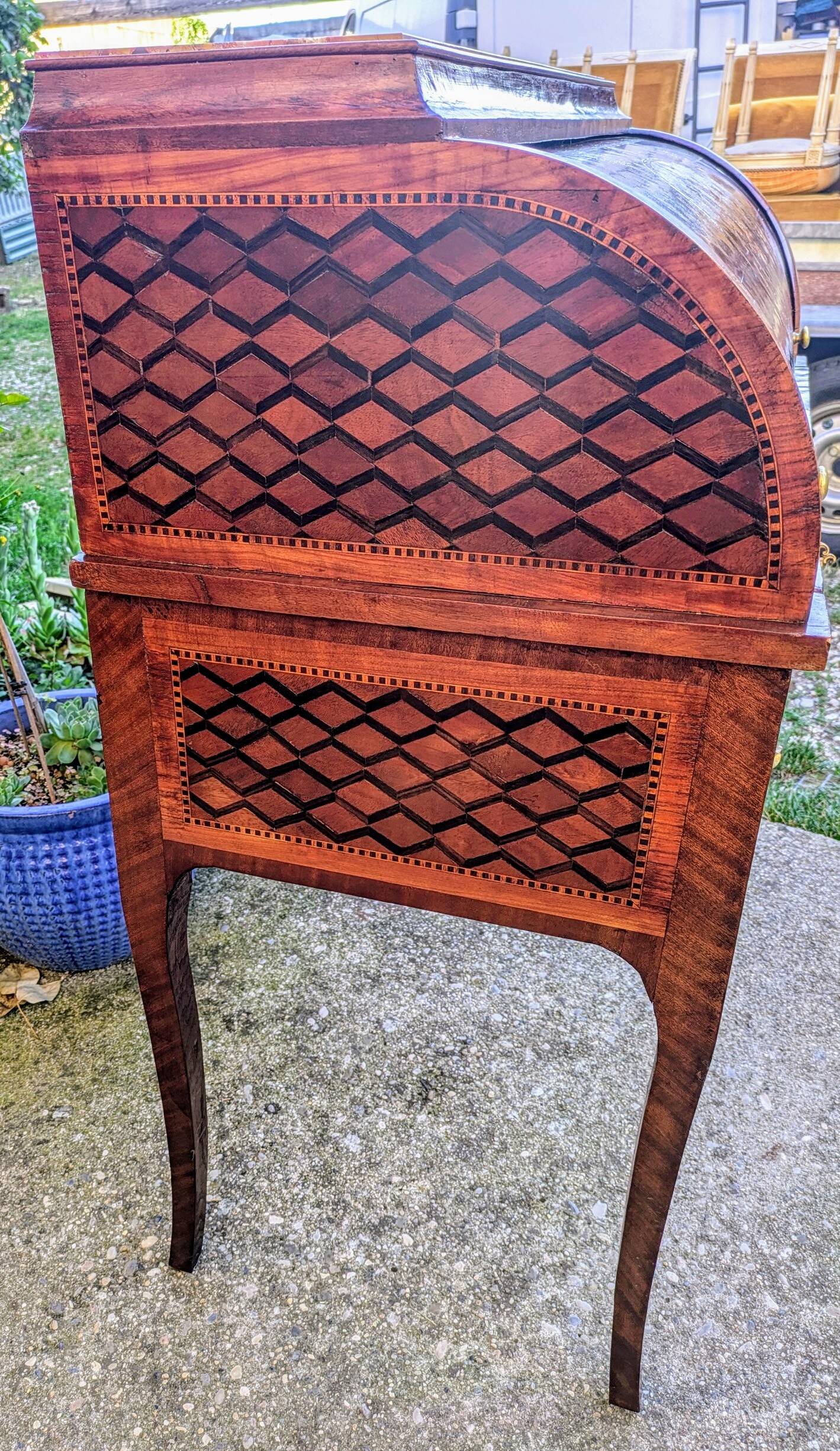 Cylinder desk and marquetry from the end of the 19th century