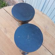 2 bougeoirs en bois sculpté 