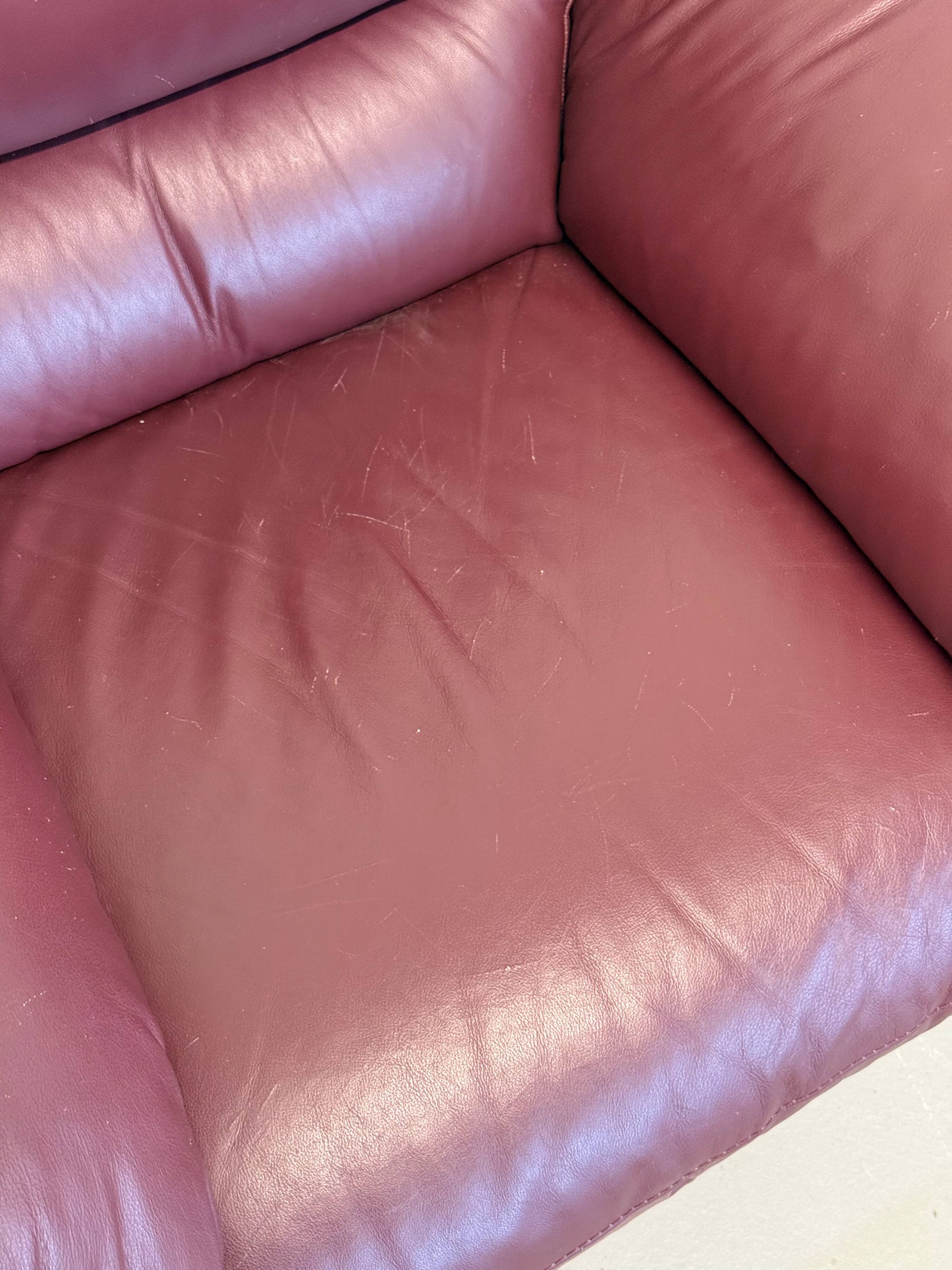 Burgundy leather armchair Natuzzi