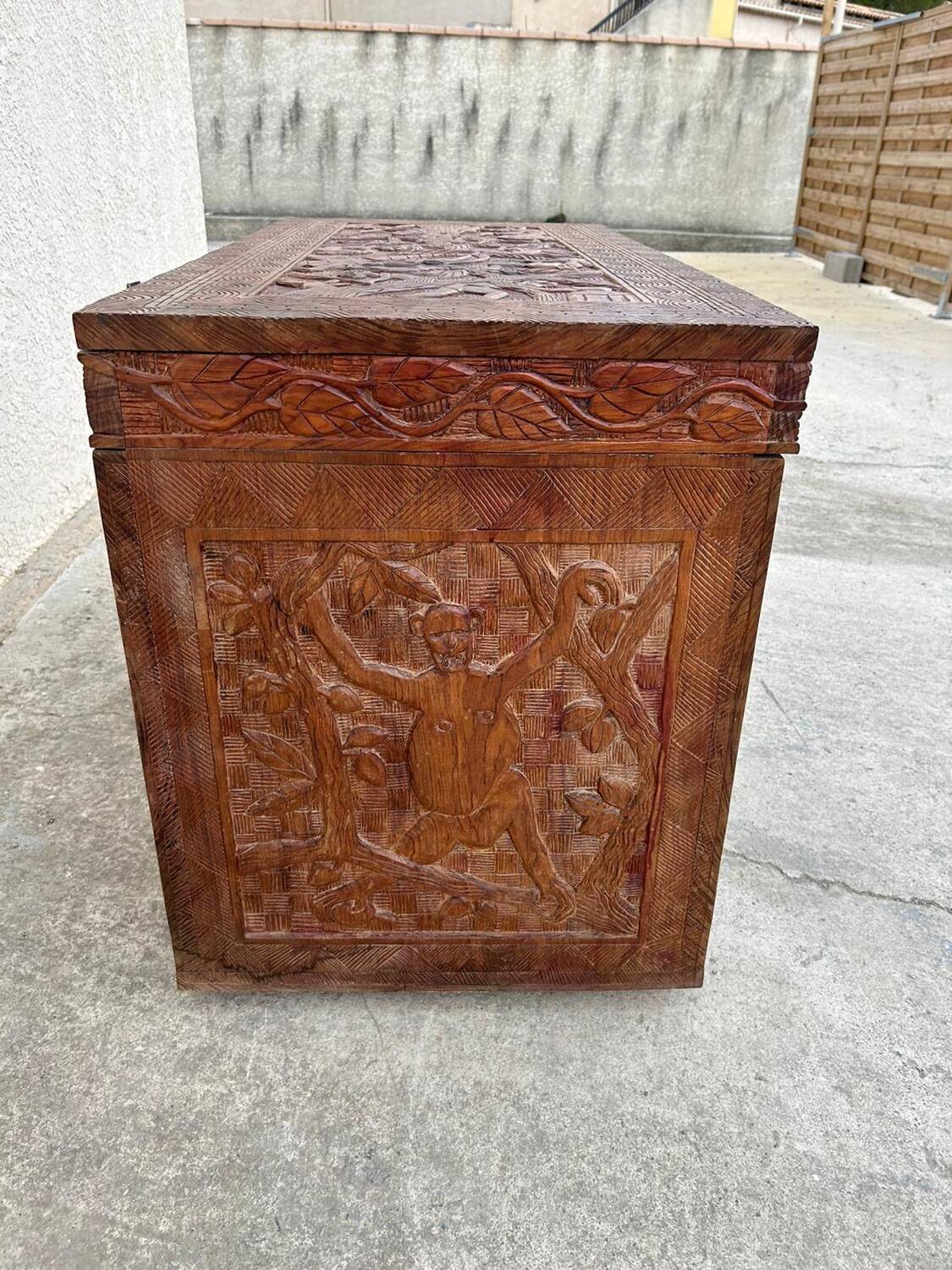 Old solid wood chest Arts indoneo