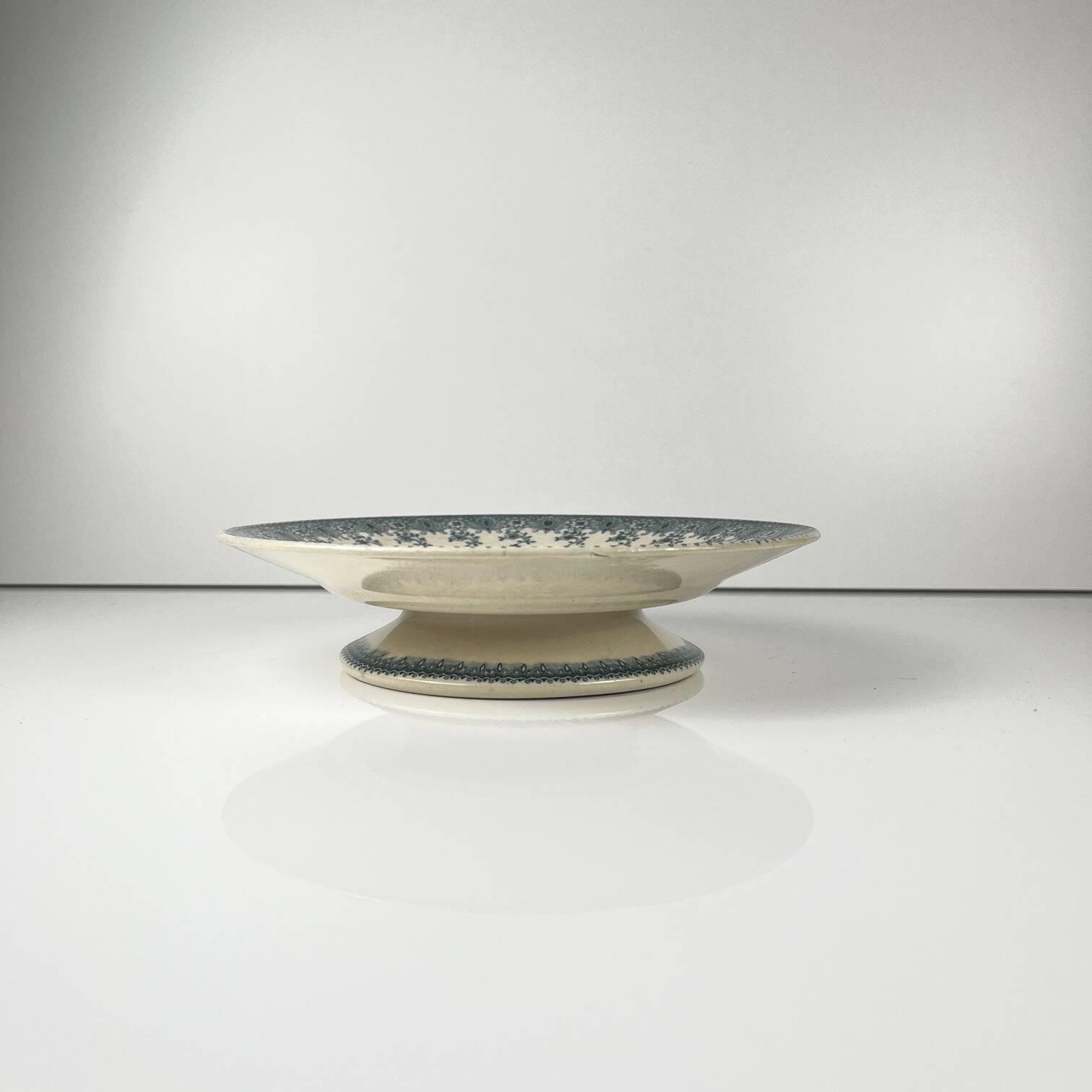 Low fruit bowl in blue iron earth, Jules Etienne, Paris, 19th century.