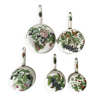 Series of Paris porcelain casseroles