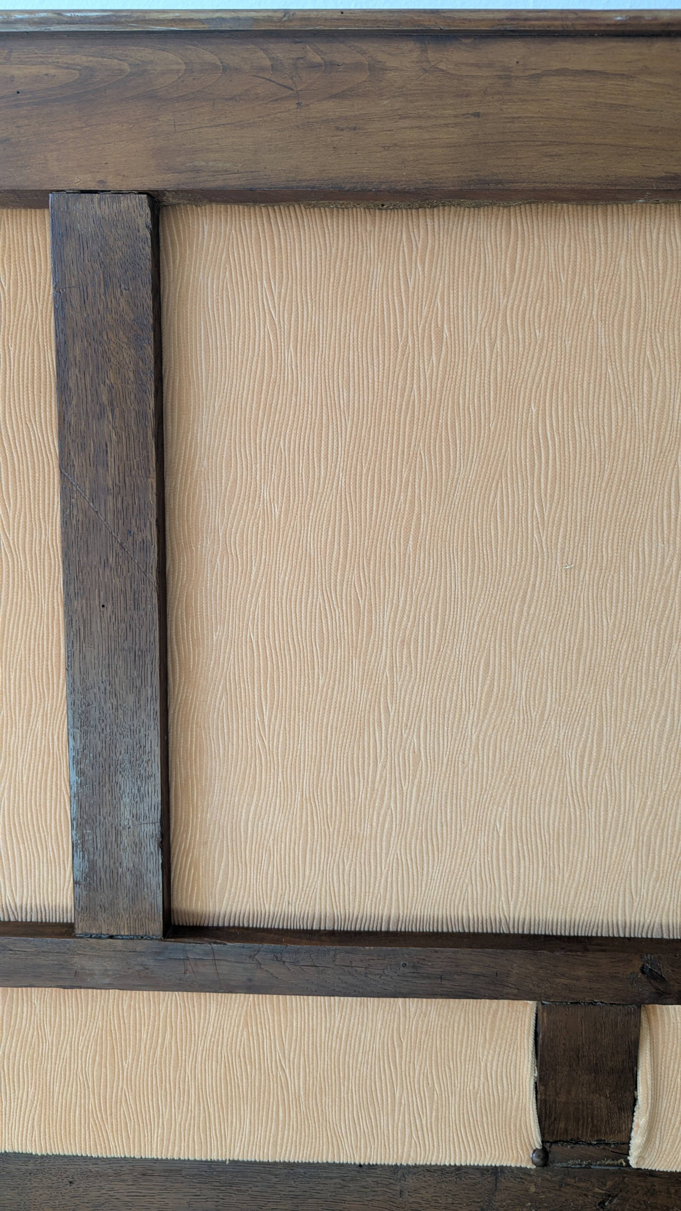 Three-seater banquette restaurant