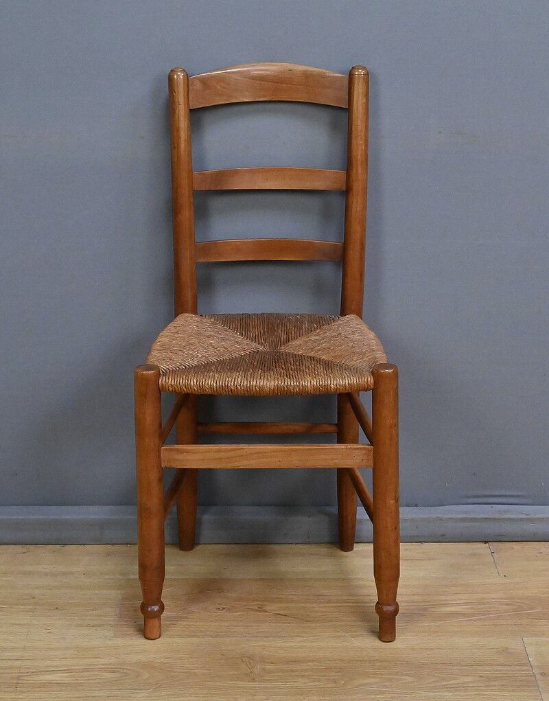 Pair of rush-seated chairs in cherry wood – late 19th century