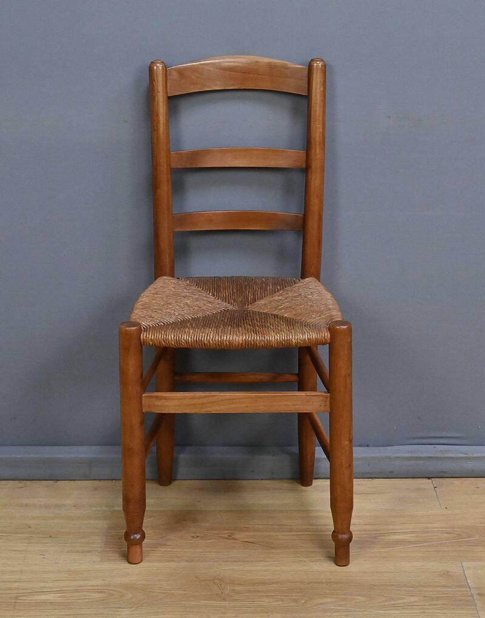 Paire de chaises paillées en merisier – fin XIXe