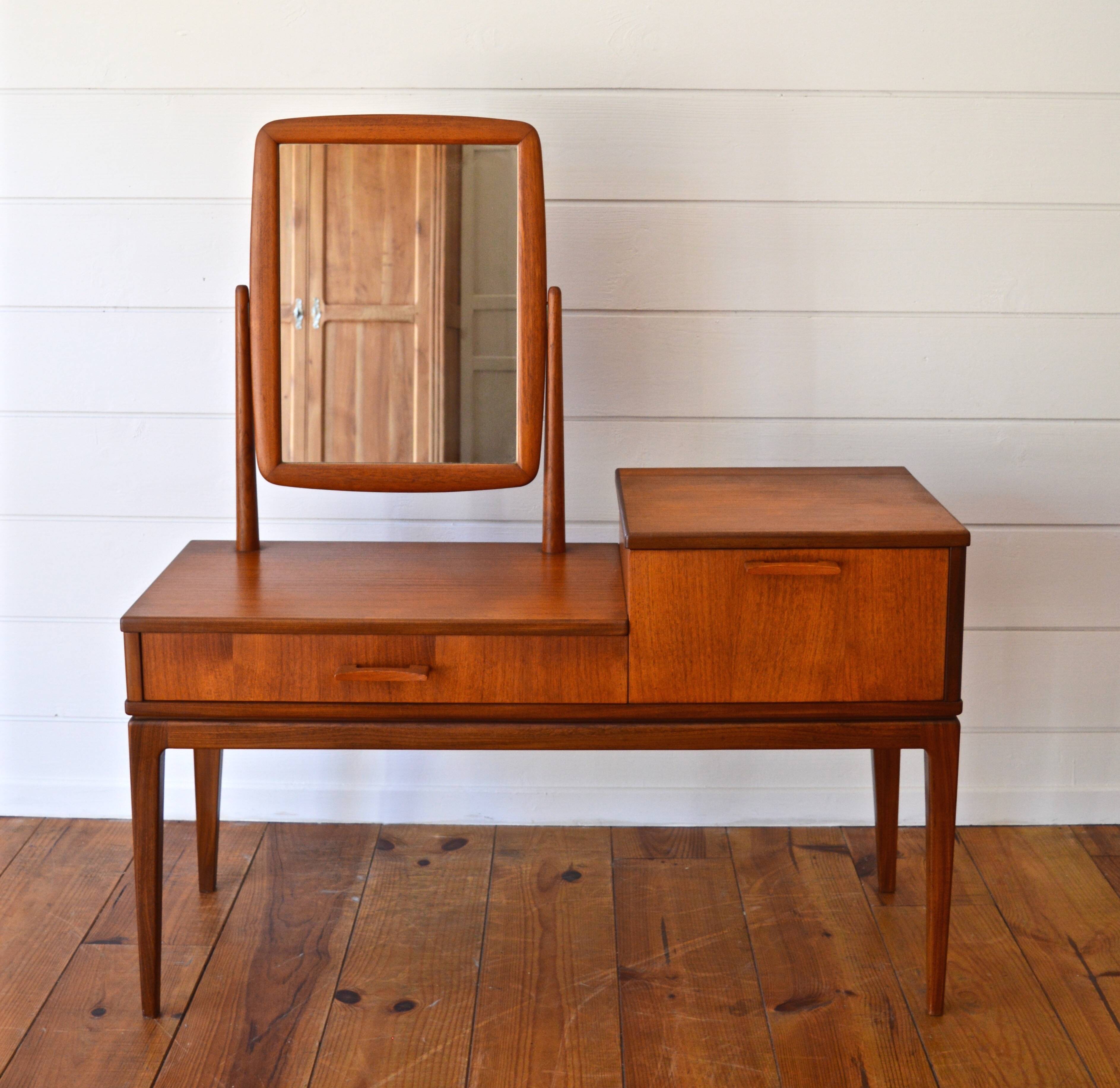 Scandinavian dressing table
