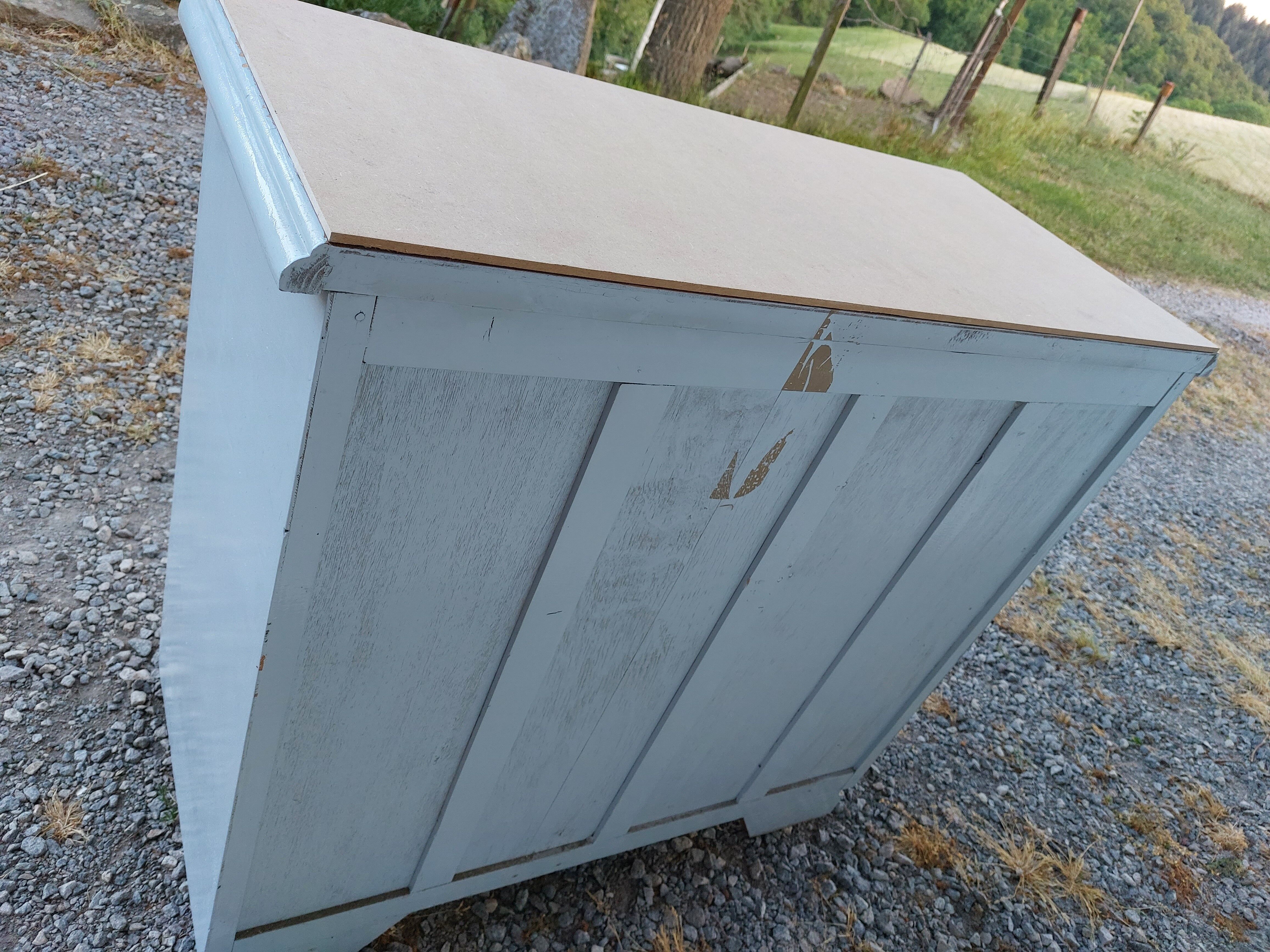 Buffet mado blue gray