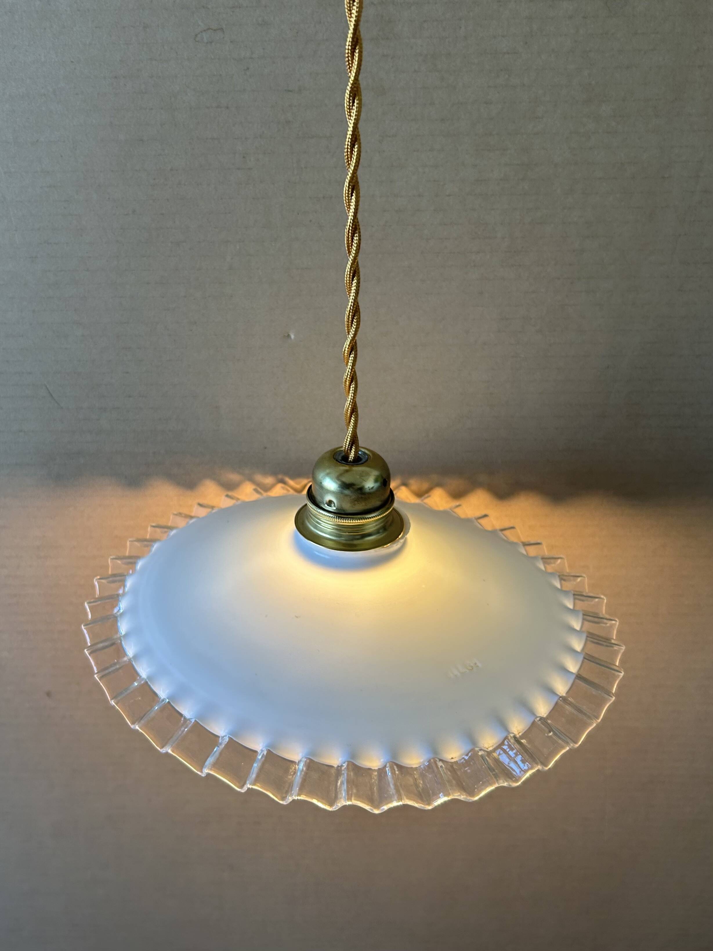 Suspension opaline ancienne