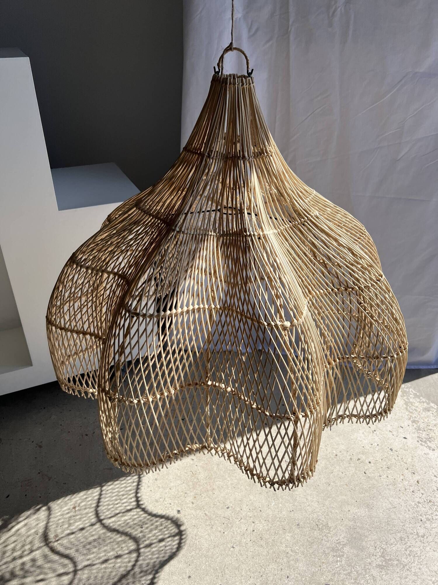 Rattan pendant lamp in the shape of a flower