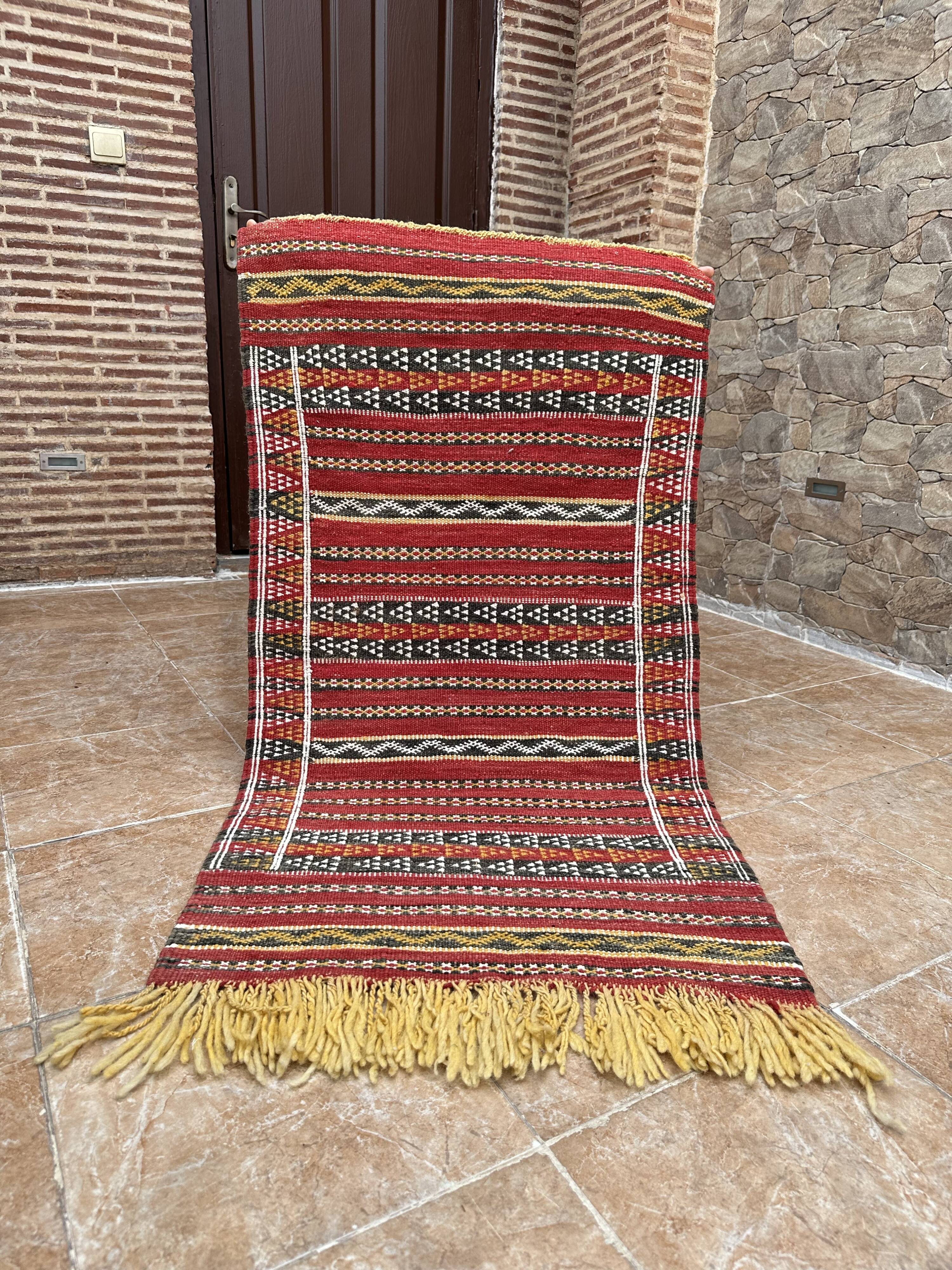 Moroccan Berber rug handwoven 100% wool