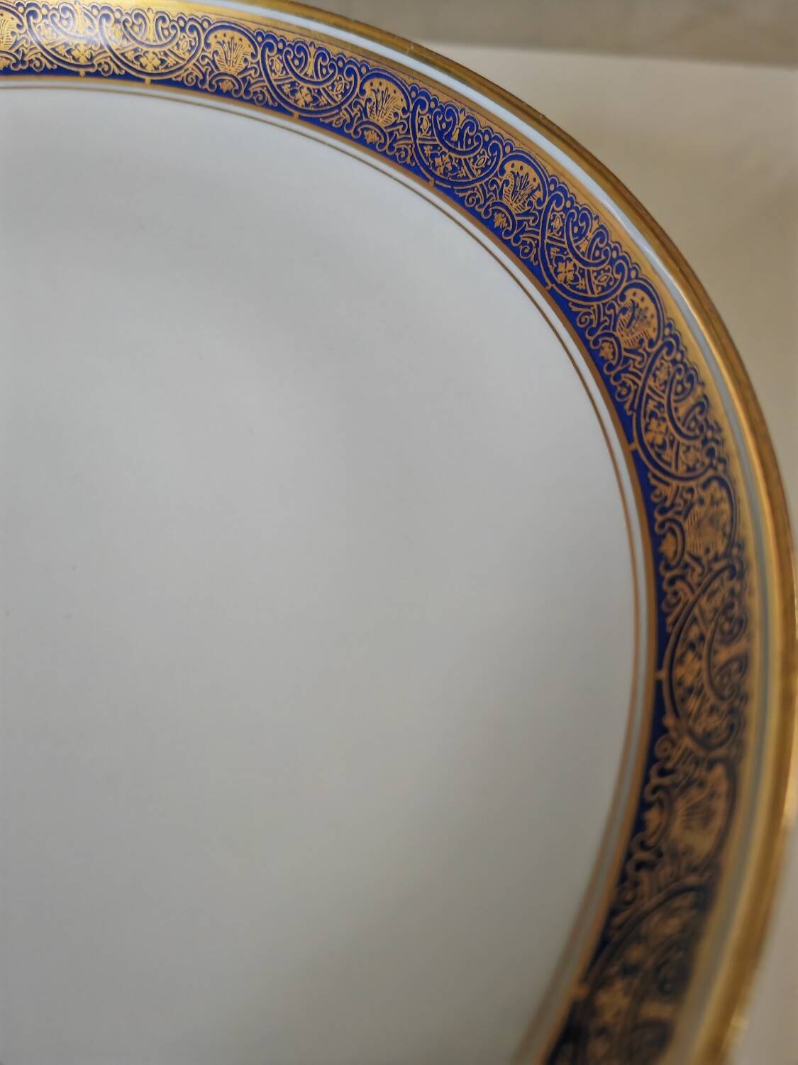 Plat aux lions de faïence