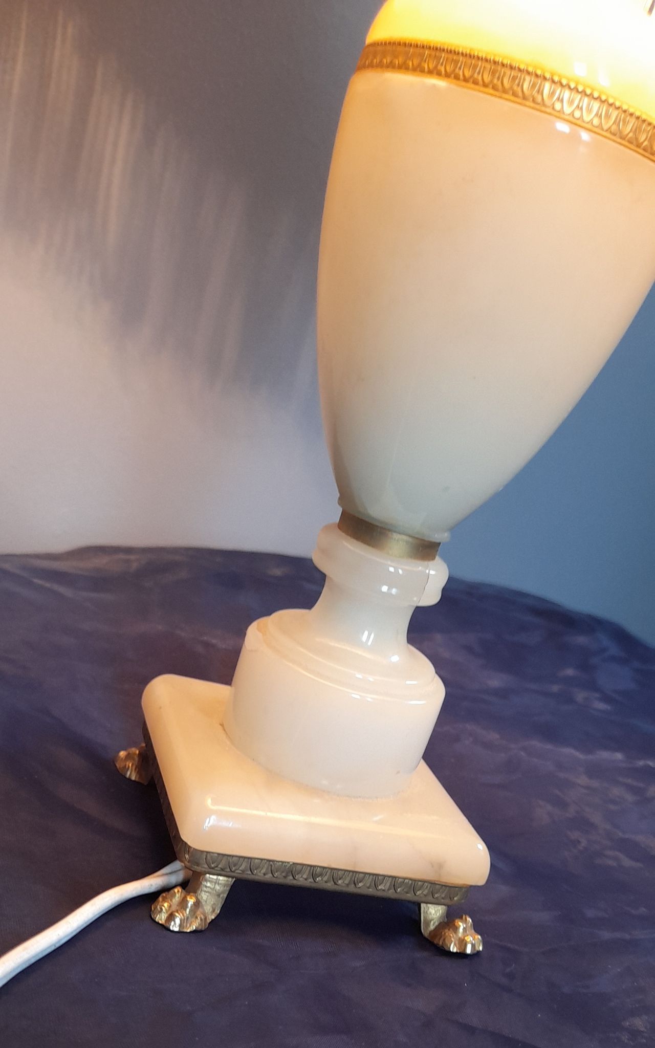 Table lamp, yellow marble and brass foot, silk pagoda lampshade, doubled, vintage, ht 40 cm
