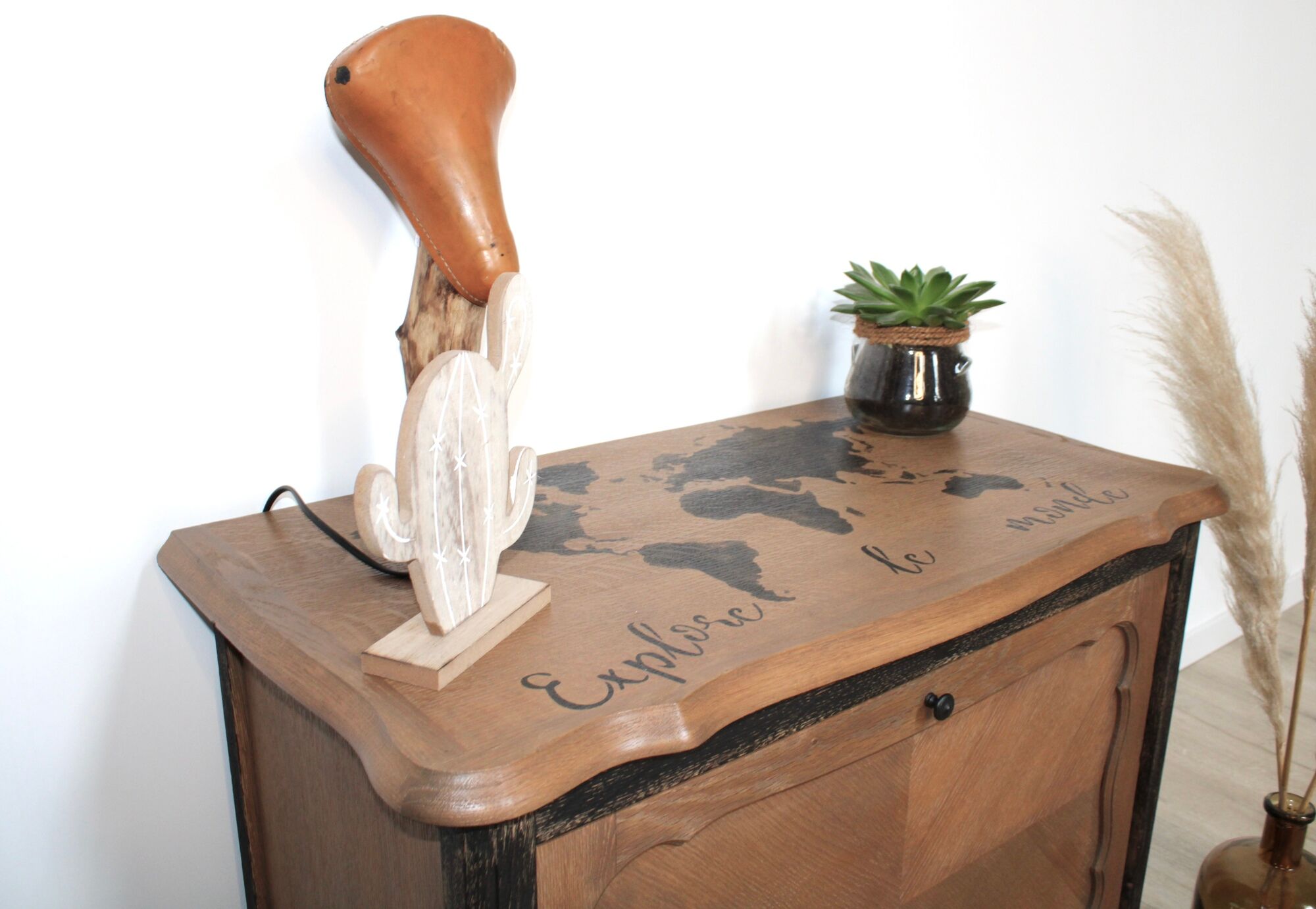 Storage cabinet "explores the world" stencil world map