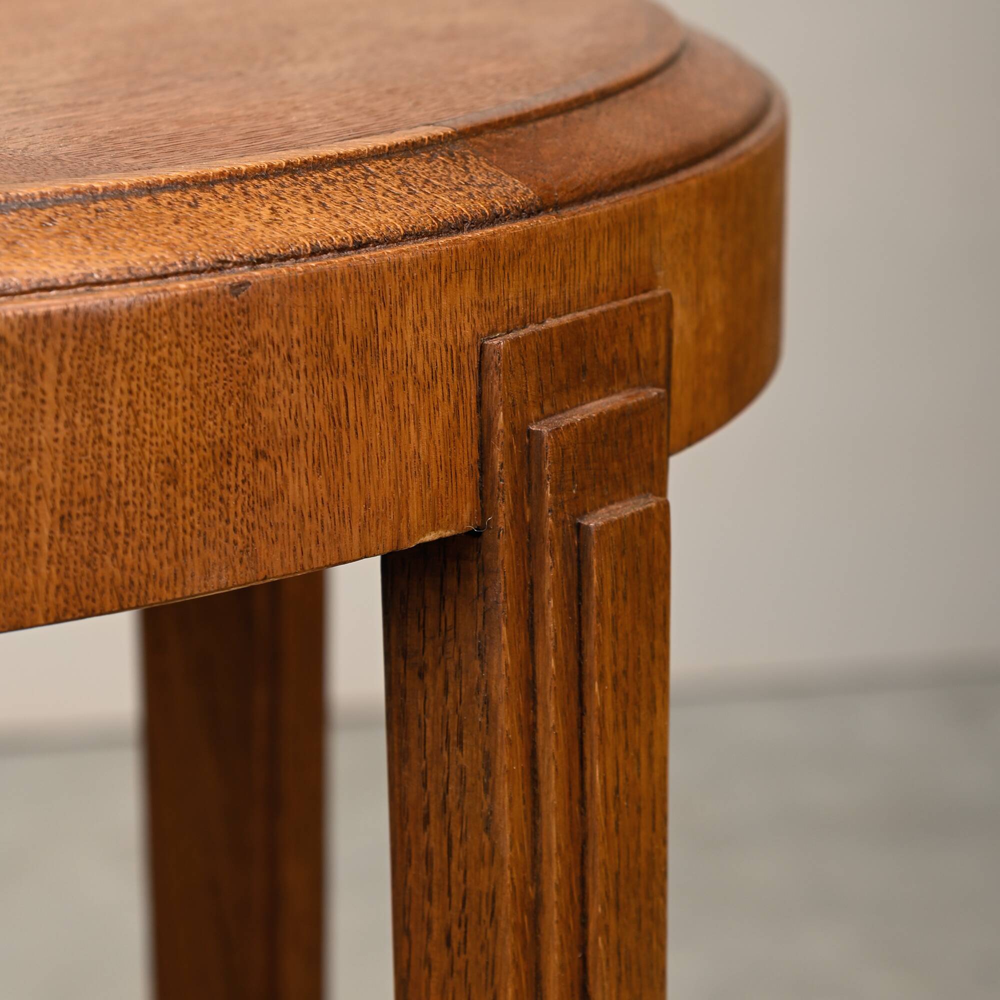 Dutch Art Deco Amsterdam School side table of solid and veneered oak