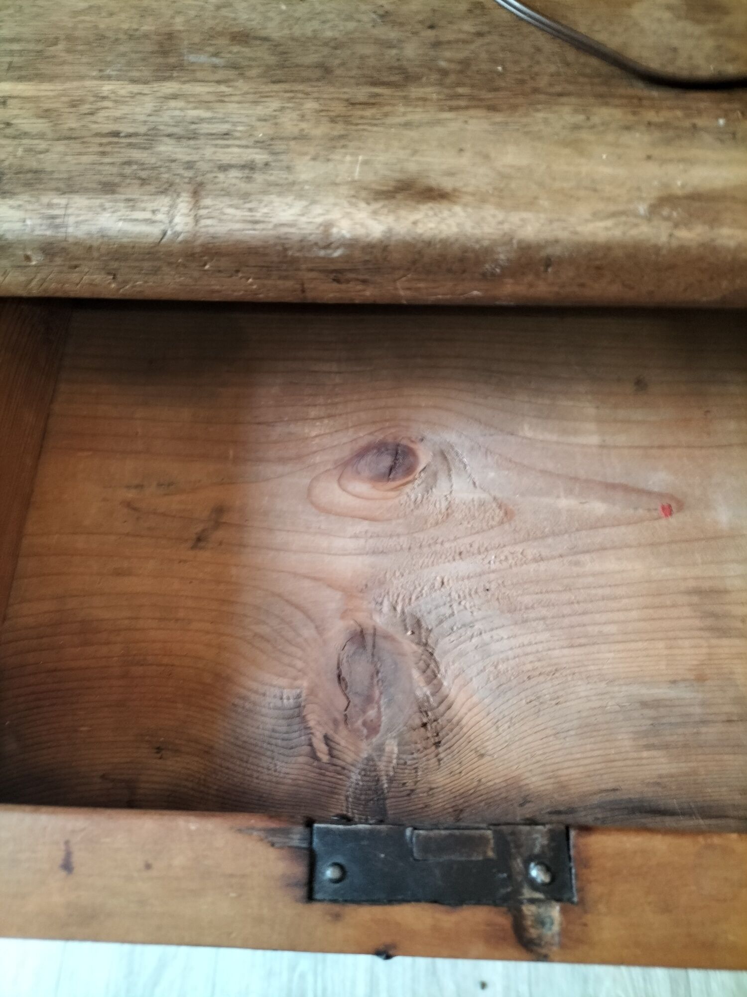 Very nice walnut farmhouse table in very good condition late 19th