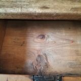 Very nice walnut farmhouse table in very good condition late 19th