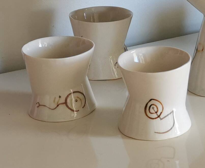 Botella y vasos para vino