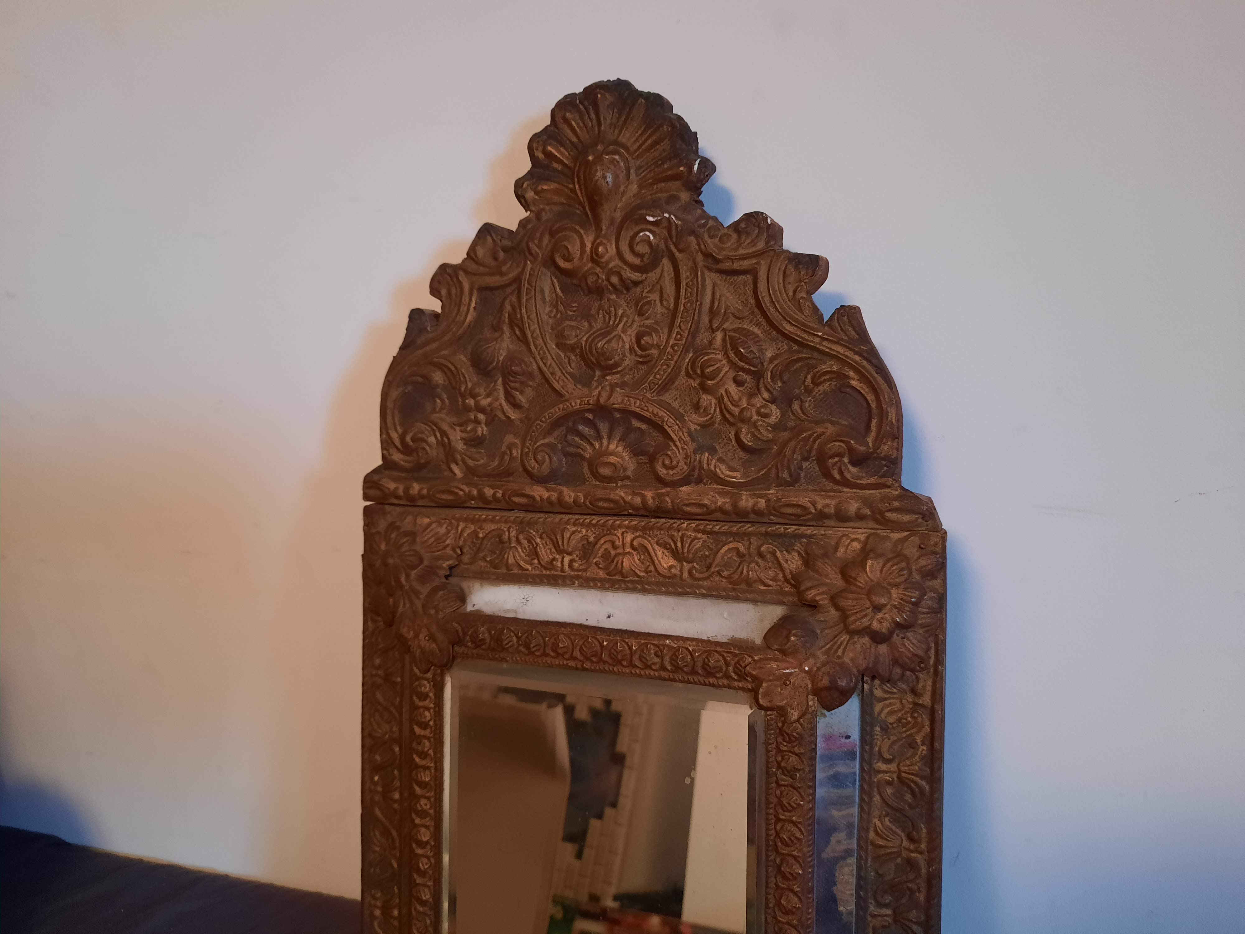 Closed-wall mirror