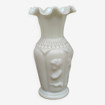 Vase en opaline