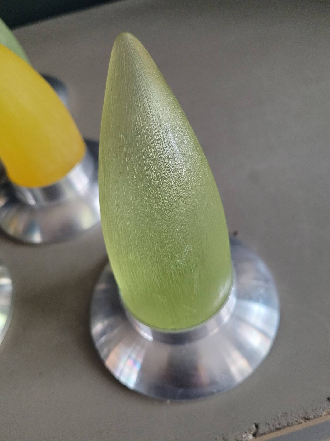 6 vintage horn coat hooks in resin and aluminium