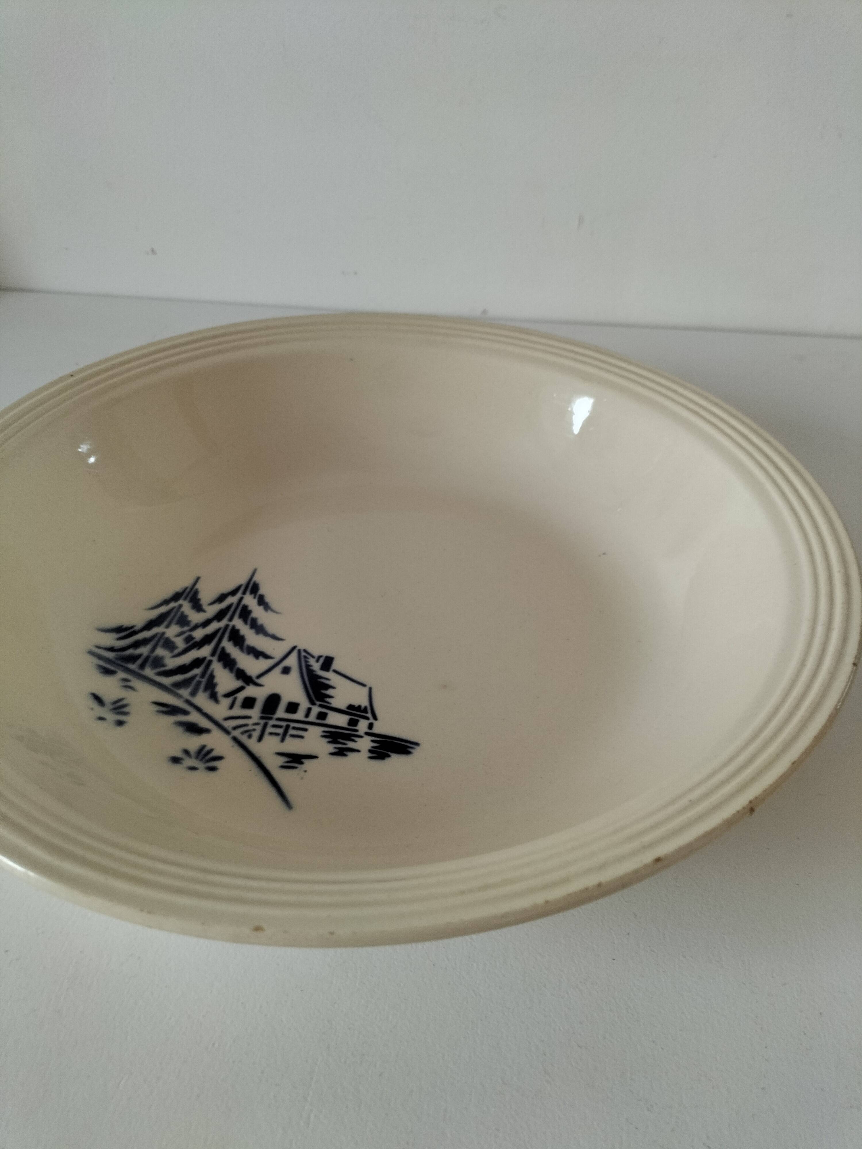 Large Moulin des Loups St Amand Frédéric model dish