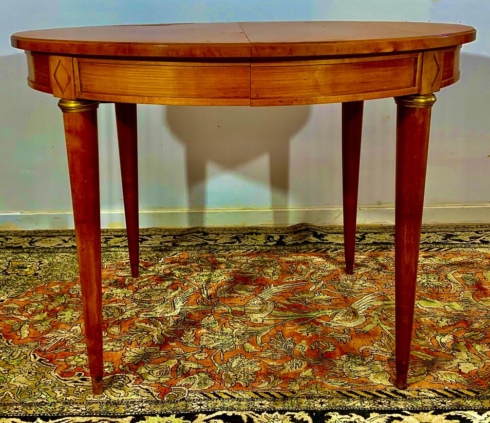Directoire style round table in cherry wood with possibility of extensions