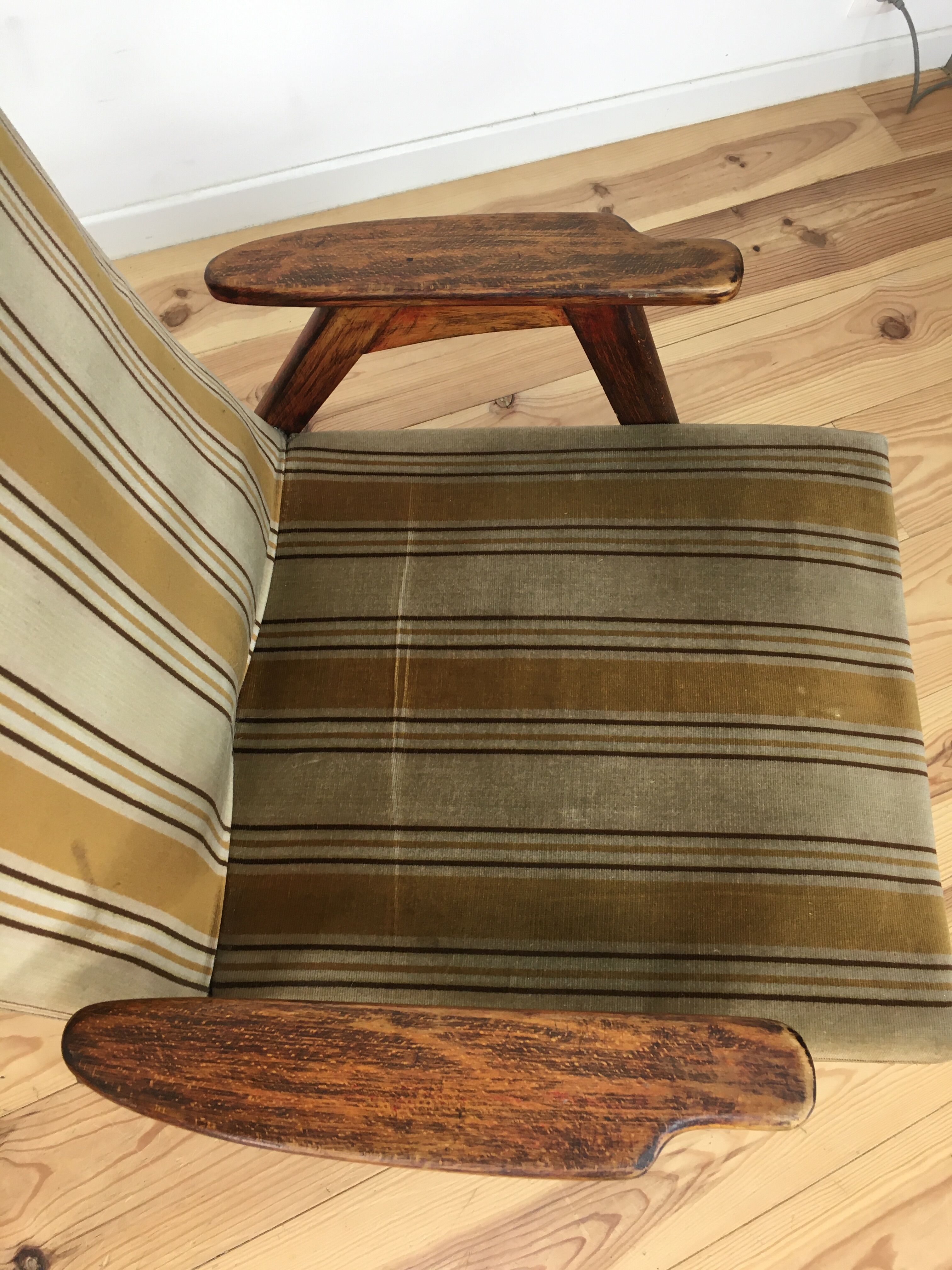 Fauteuil scandinave pieds compas en bois