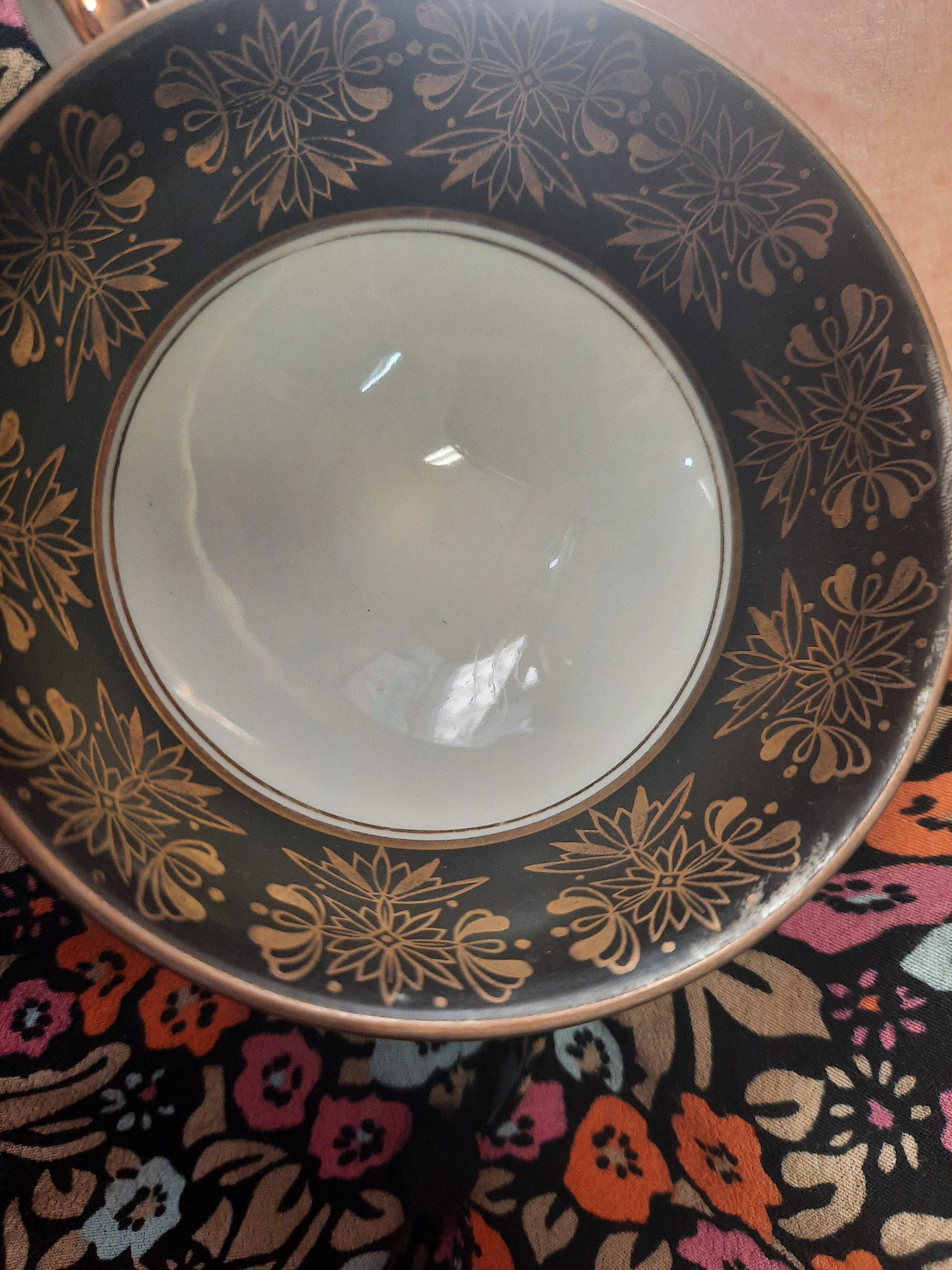Tasse et assiette en porcelaine
