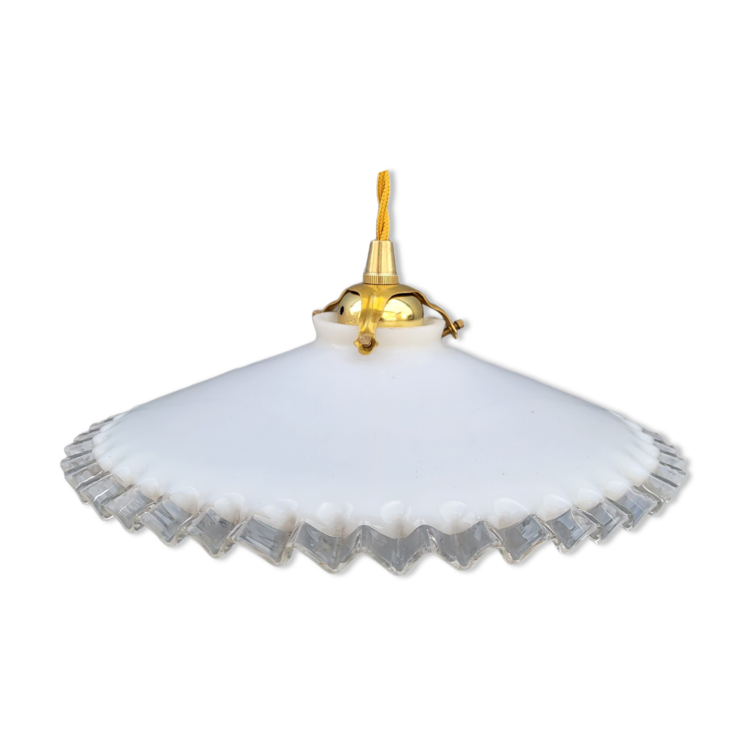 Serrated opaline suspension