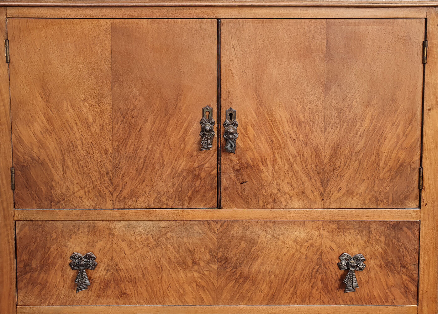 Commode drinks cabinet Robson and sons noyer 1910