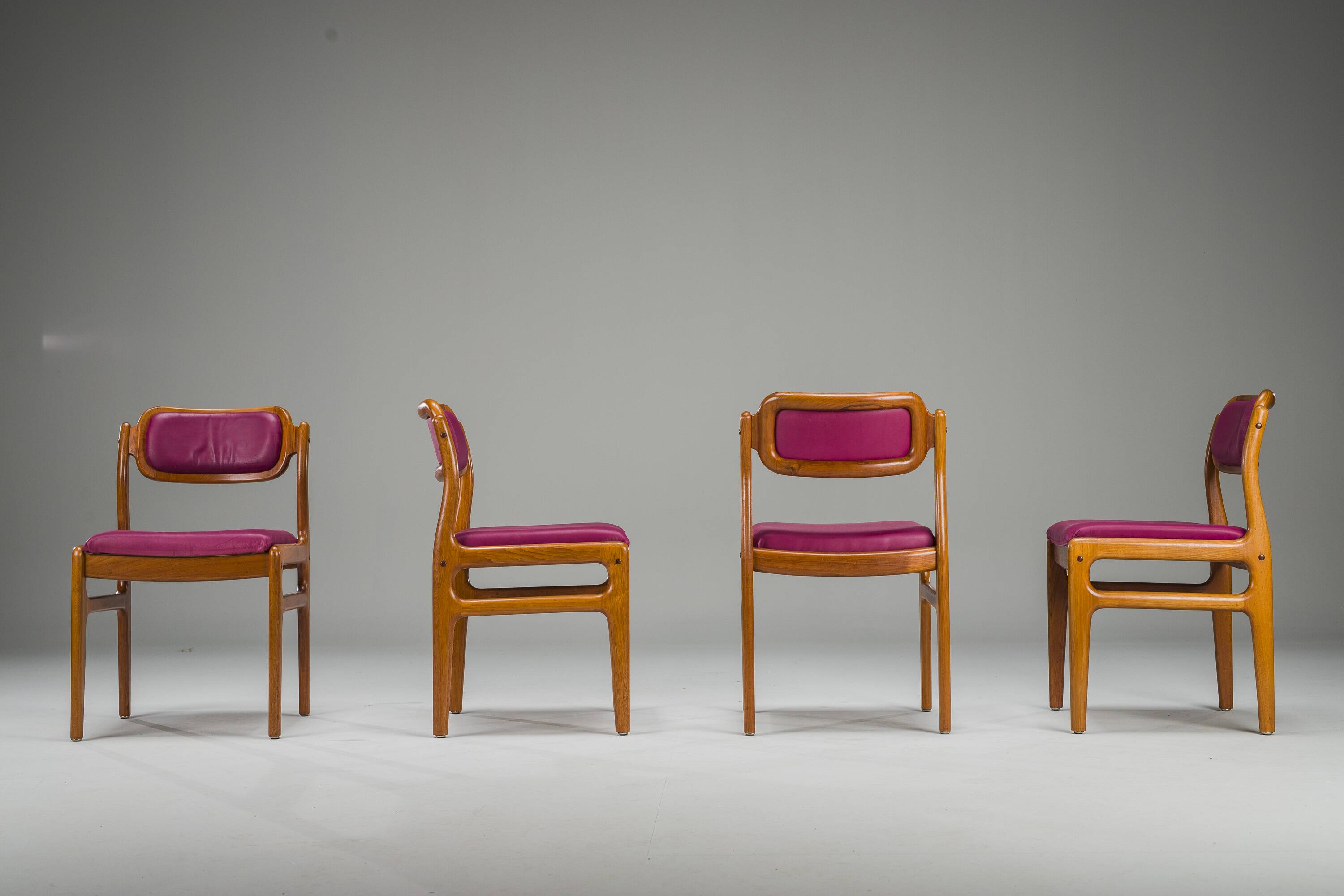 4 chaises en teck par Johannes Andersen pour Uldum