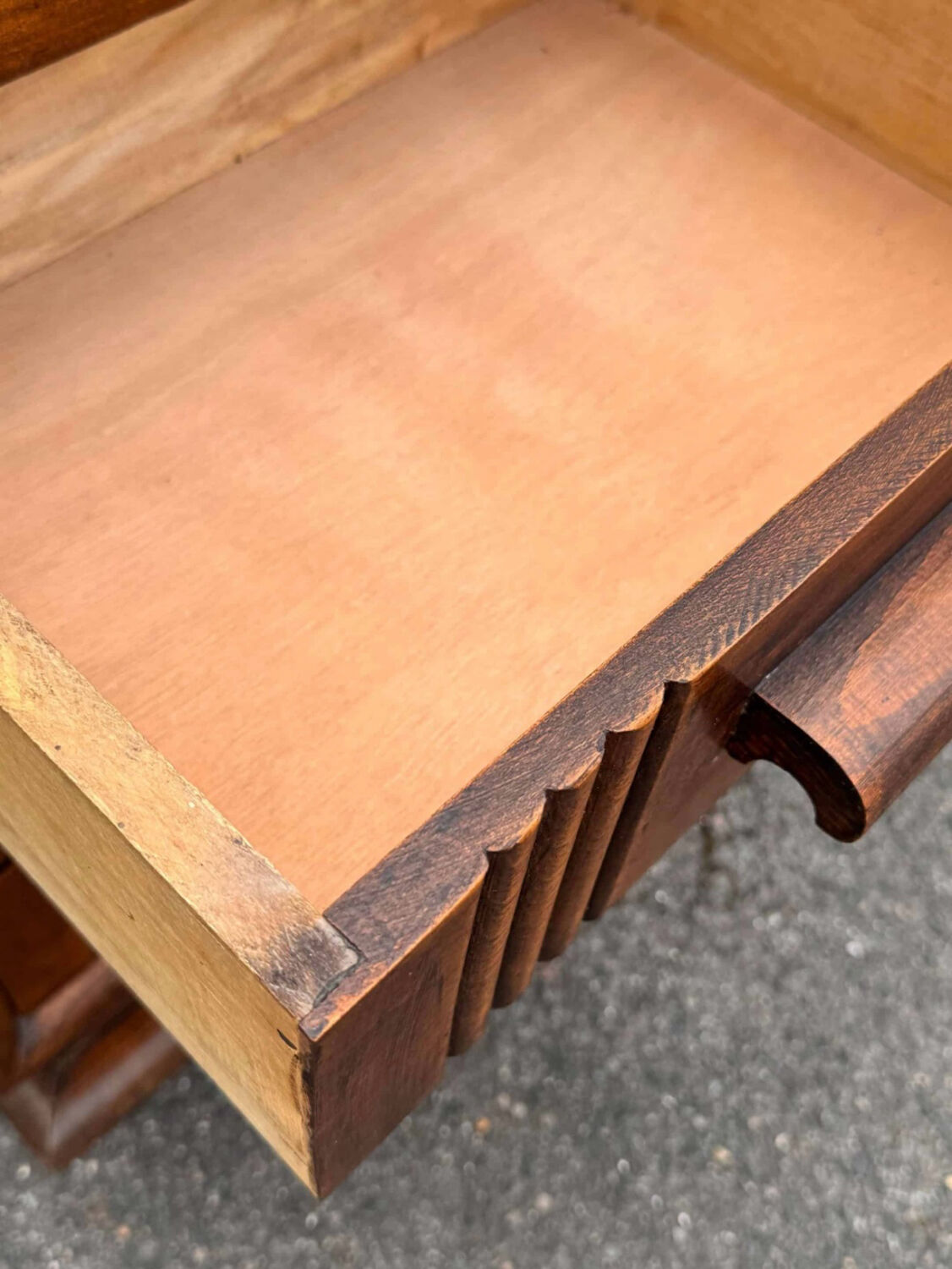 Antique chest of drawers with 5 drawers