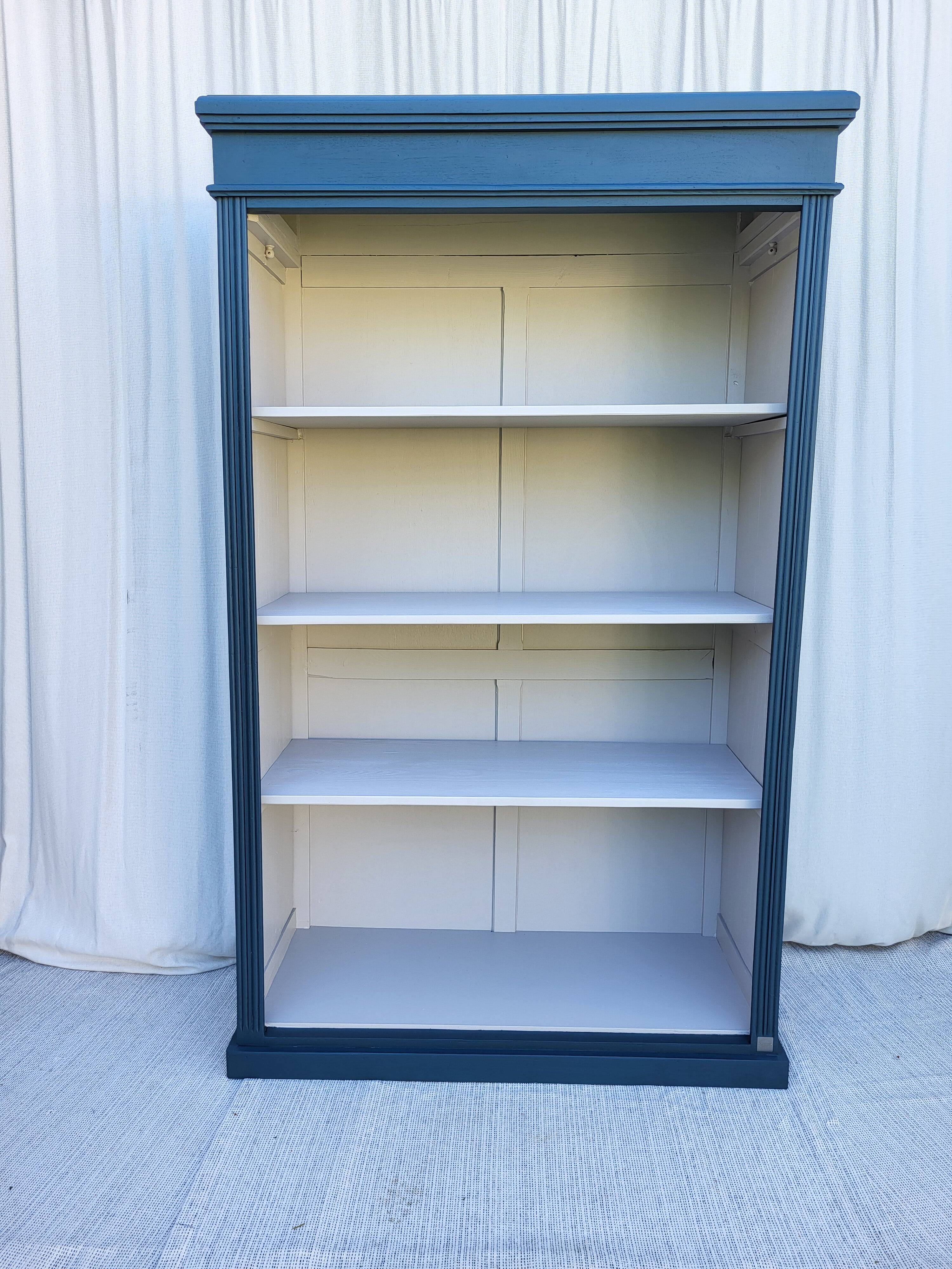 Bookcase / Shelf