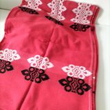 Vintage graphic red tablecloth and 8 matching napkins.