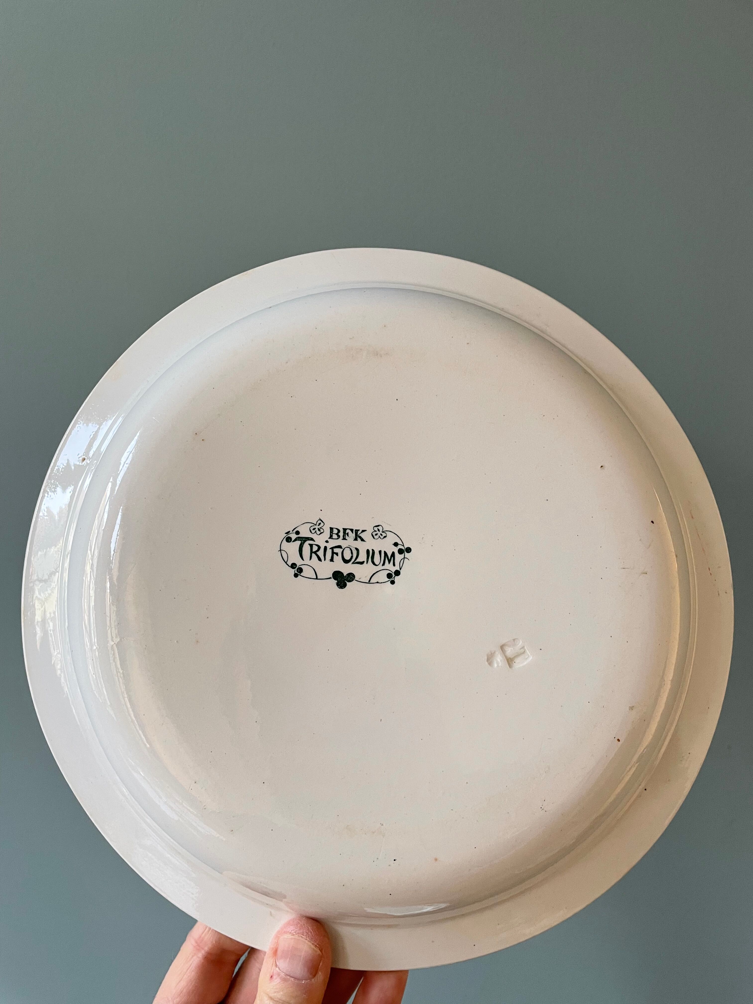 Set of 3 round dishes XIXth, Boch Frères Keramis, Trifolium model