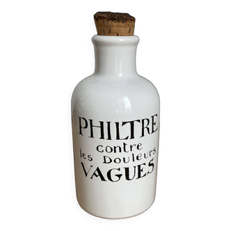 Bouteille en porcelaine de Biot « philtre contre les douleurs vagues »