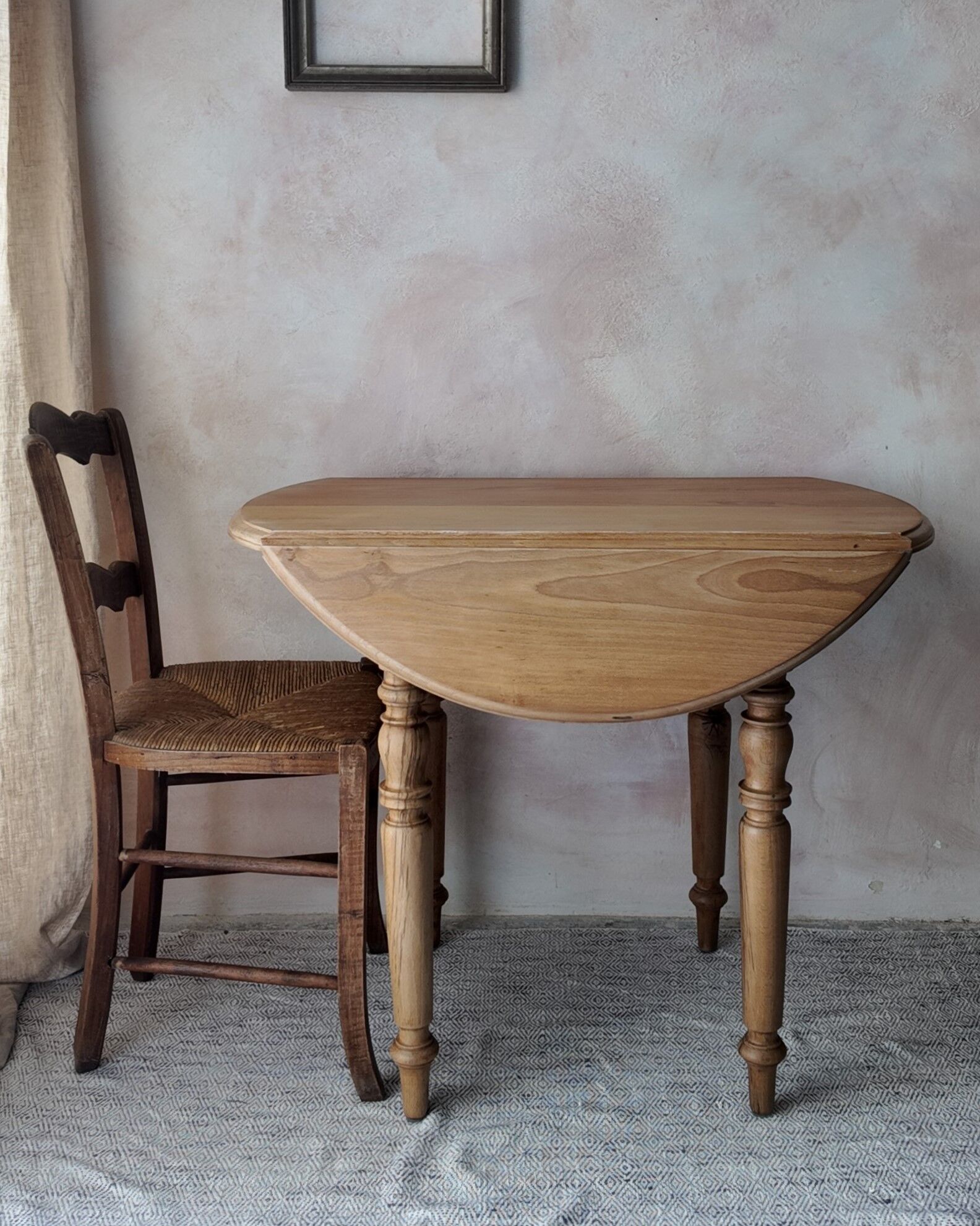 Small round beech drop-leaf table - soft country spirit