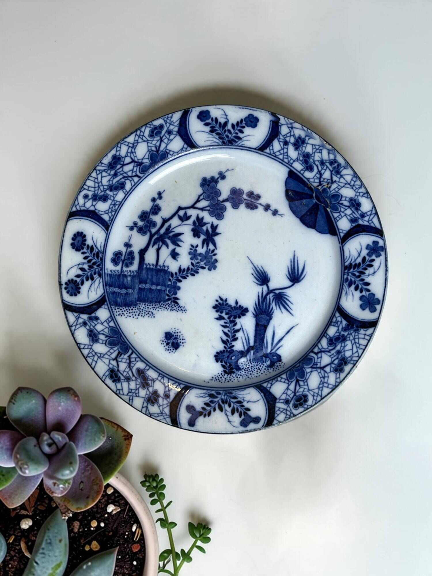 Creil Montereau, small plate decorated in Japanese style, late 19th century.